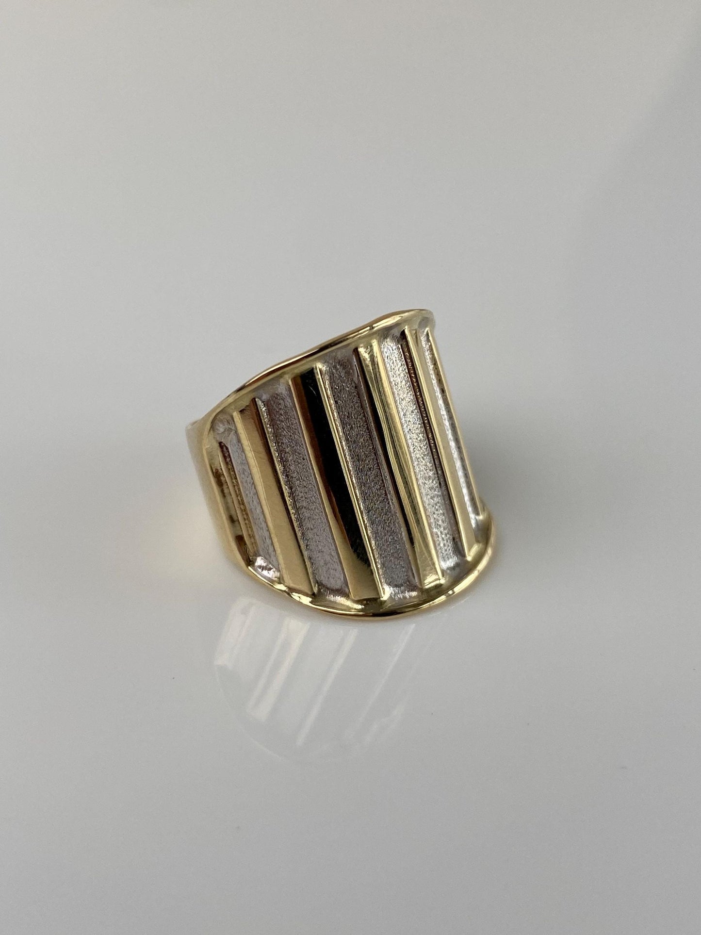 Vintage Solid 14k White & Yellow Gold Lined Design Saddle Ring - Size 6
