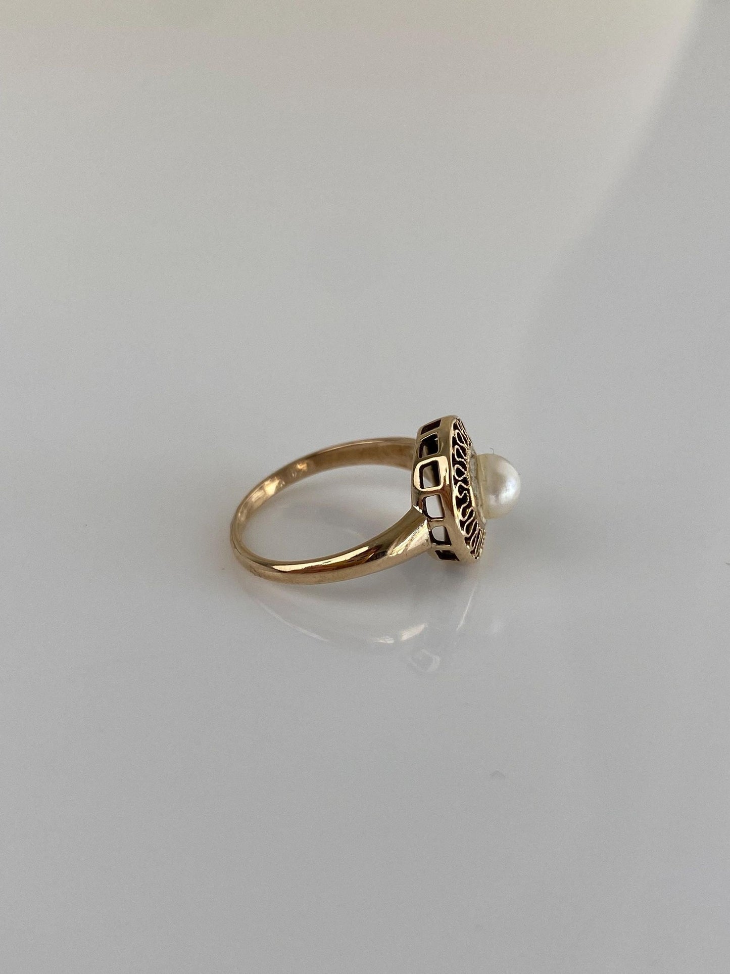 Vintage Solid 10k Yellow Gold Pearl Ring - Size 3.25