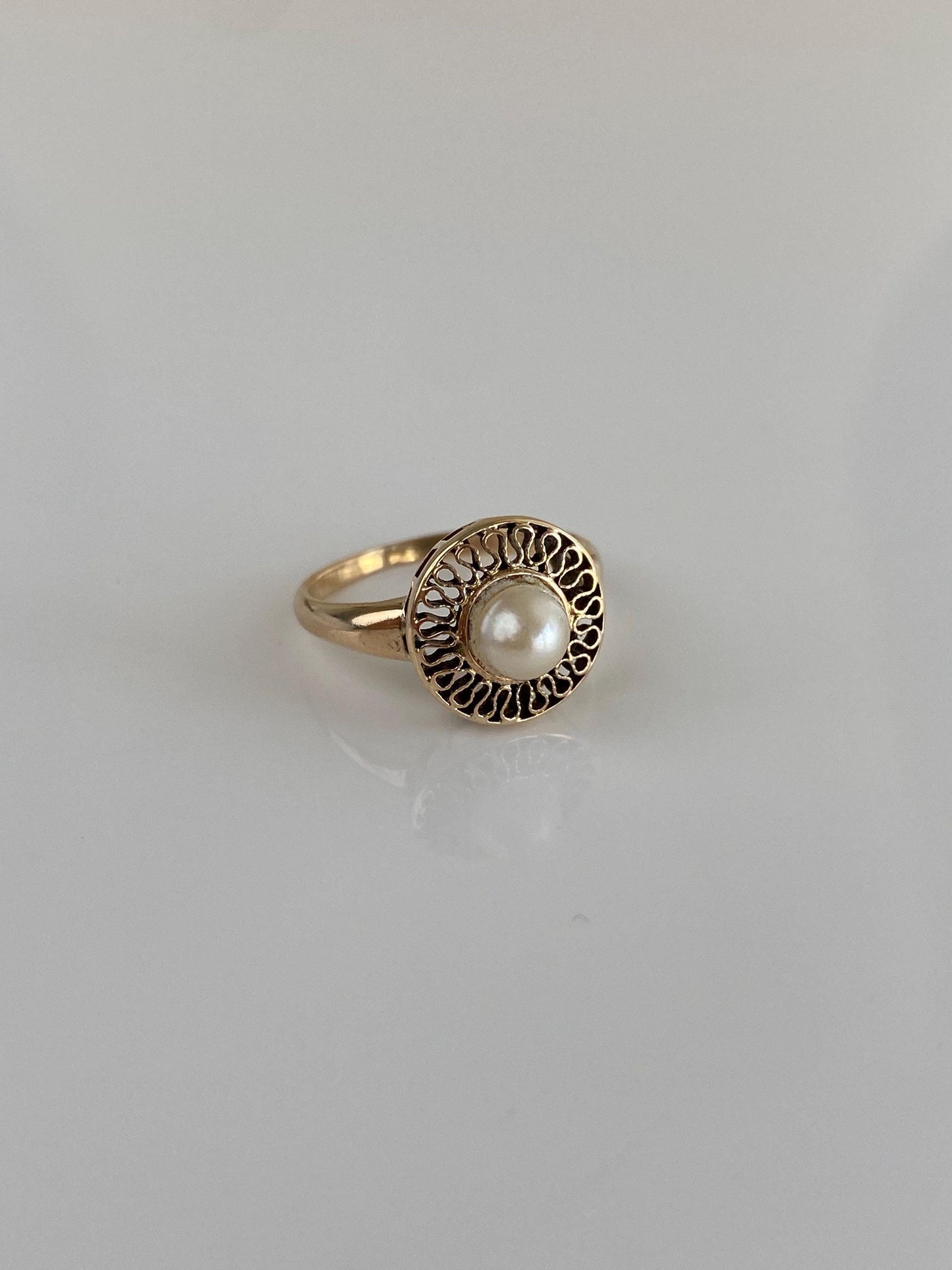 Vintage Solid 10k Yellow Gold Pearl Ring - Size 3.25