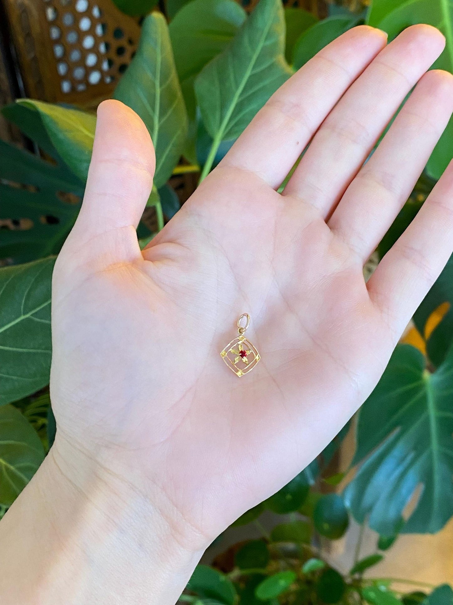 Vintage Solid 9k Yellow Gold Red Cubic Zirconia Flower Stick Pin Charm