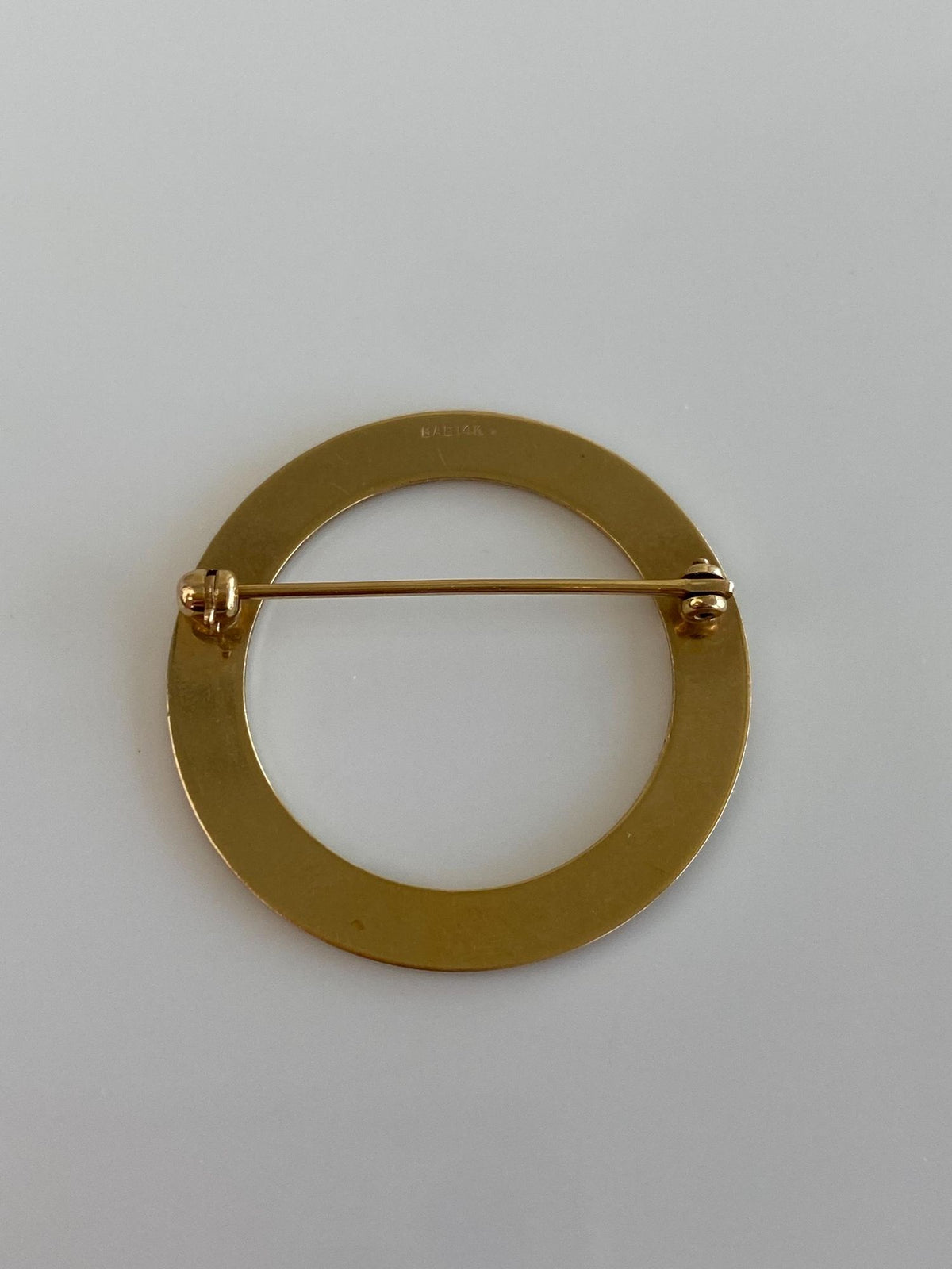 Vintage Solid 14k Yellow Gold Lined Open Circle Brooch Pin