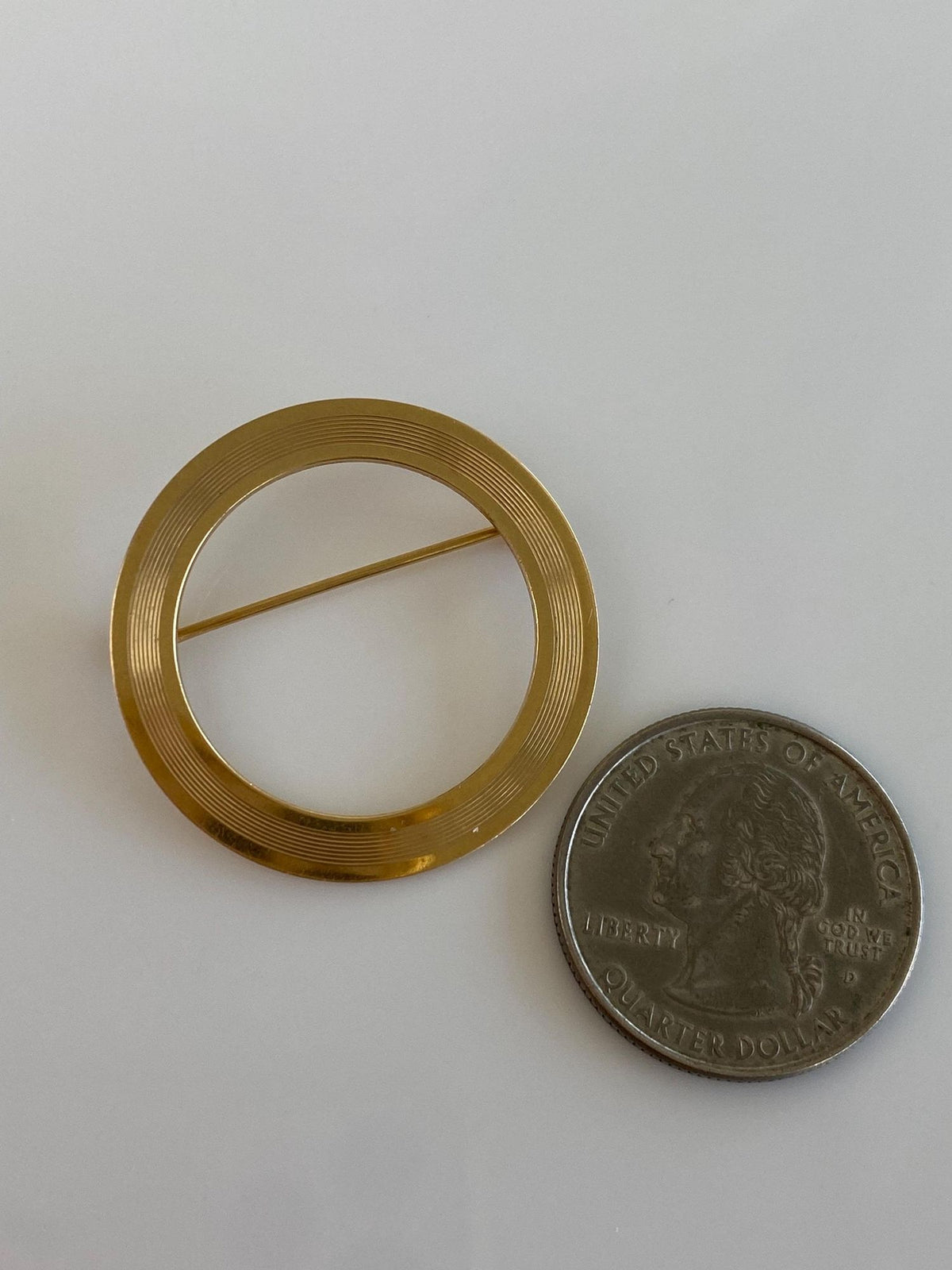 Vintage Solid 14k Yellow Gold Lined Open Circle Brooch Pin