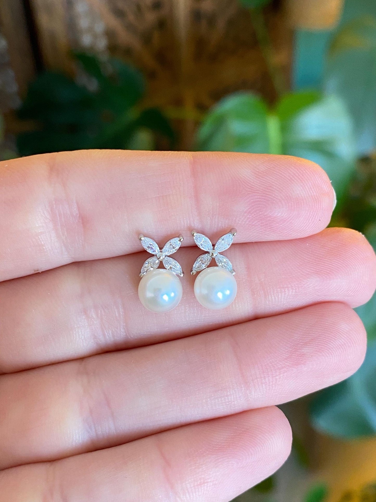 Vintage Solid 14k White Gold Clear Cubic Zirconia Flower Pearl Stud Earrings