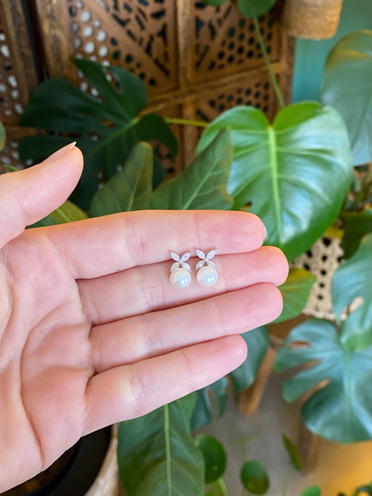 Vintage Solid 14k White Gold Clear Cubic Zirconia Flower Pearl Stud Earrings