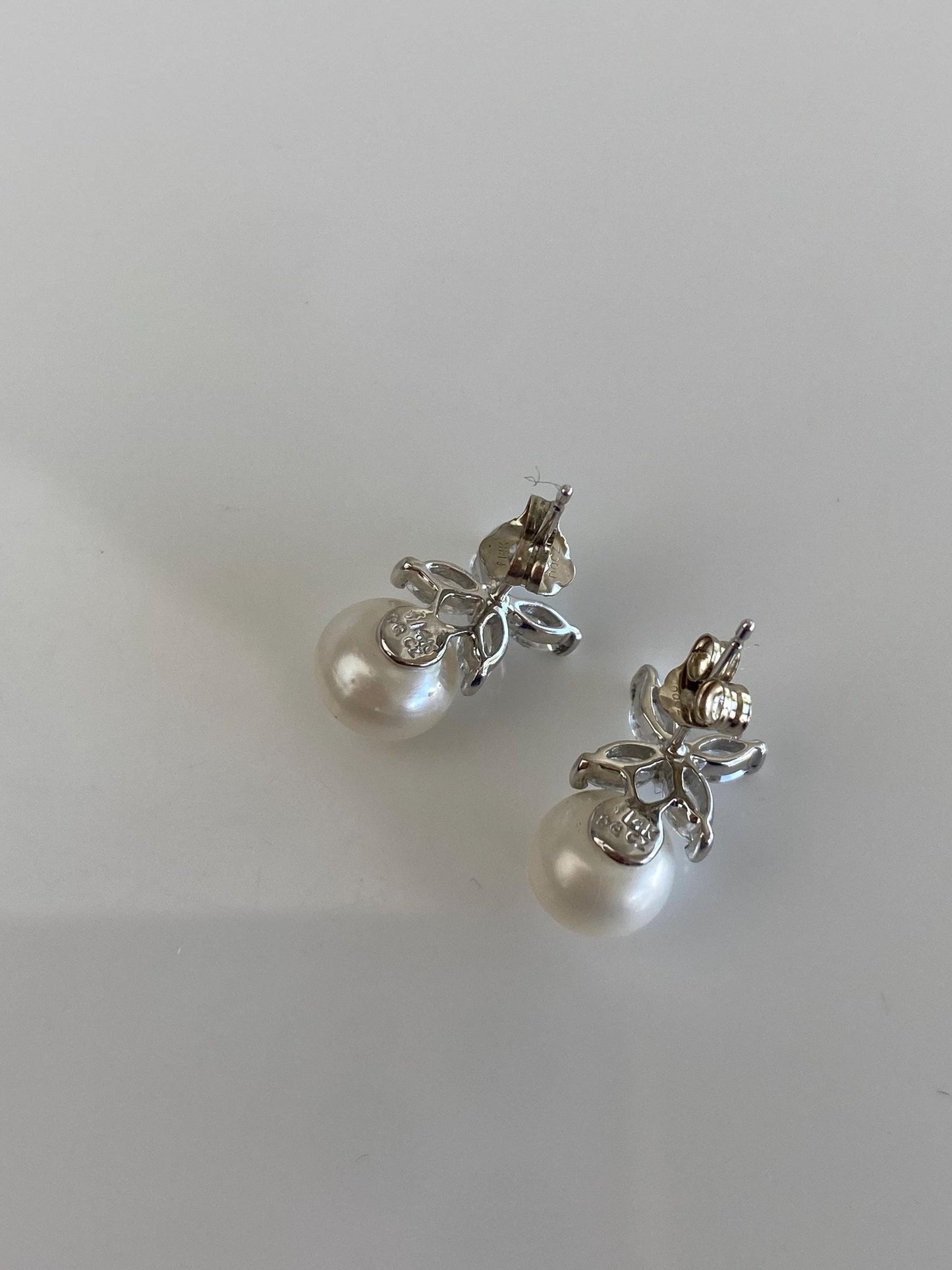 Vintage Solid 14k White Gold Clear Cubic Zirconia Flower Pearl Stud Earrings