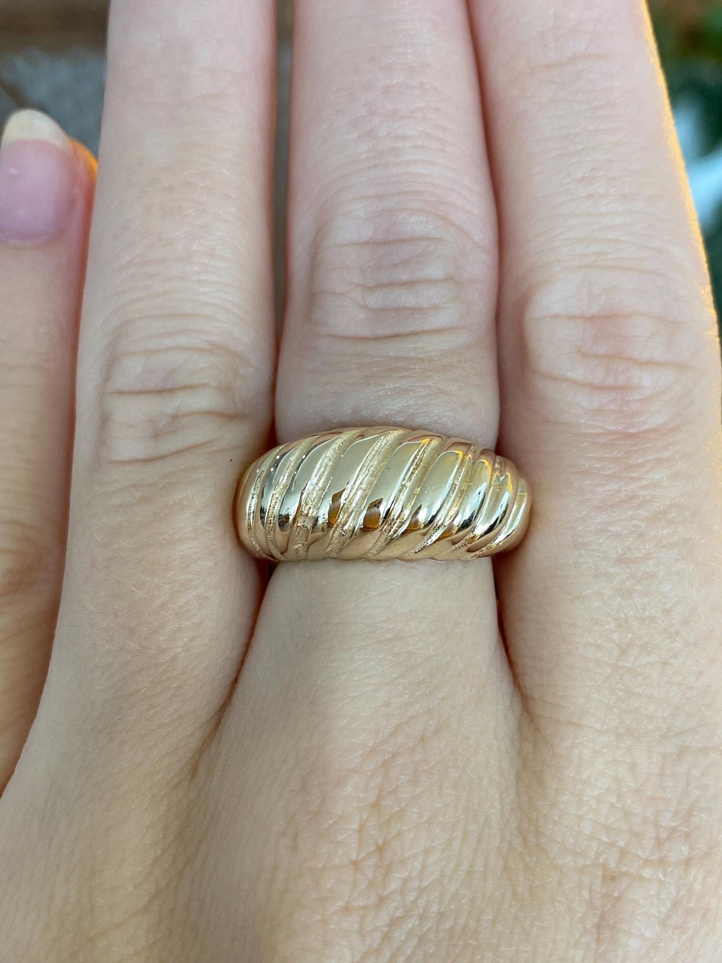 Solid 14k Yellow Gold Chunky Scalloped Ring - Size 5.5-6