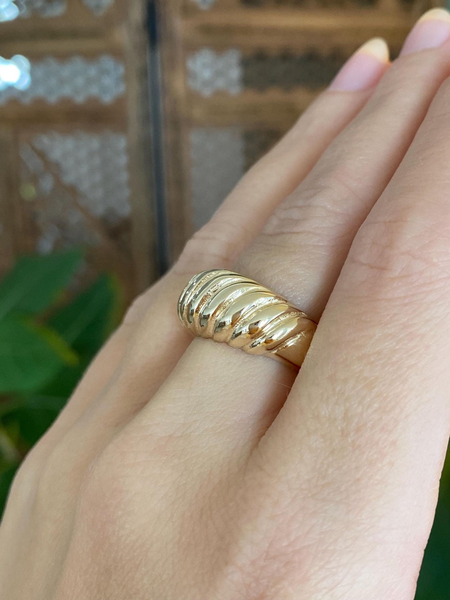 Solid 14k Yellow Gold Chunky Scalloped Ring - Size 5.5-6