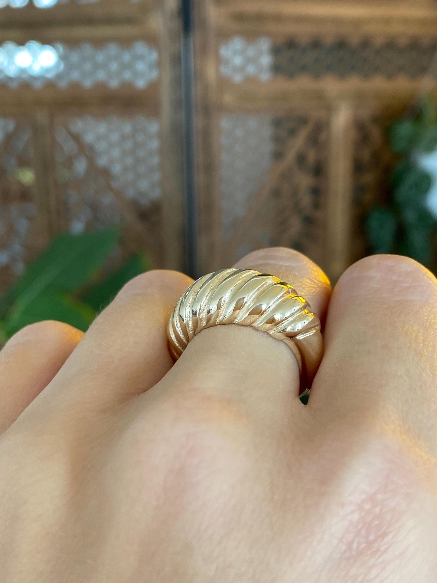 Solid 14k Yellow Gold Chunky Scalloped Ring - Size 5.5-6