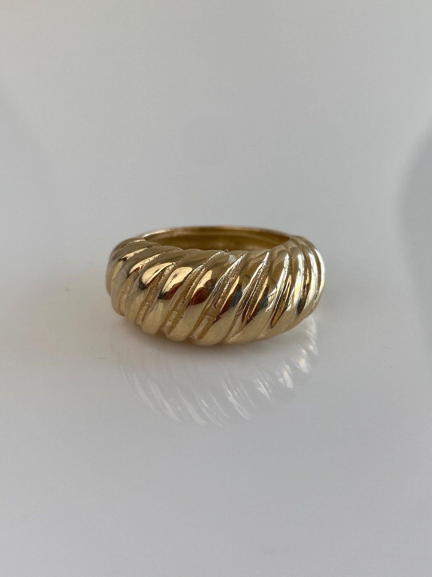 Solid 14k Yellow Gold Chunky Scalloped Ring - Size 5.5-6