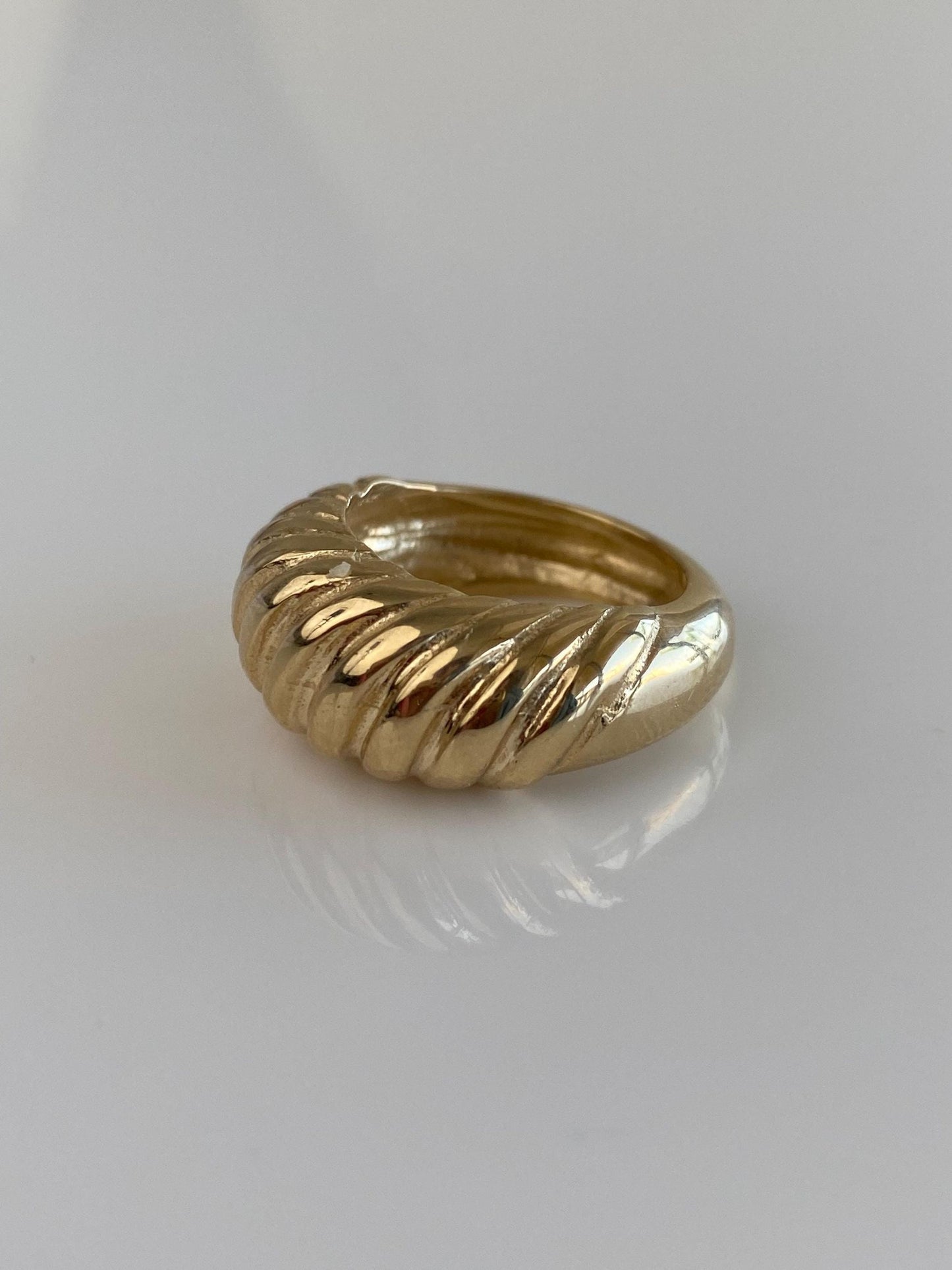 Solid 14k Yellow Gold Chunky Scalloped Ring - Size 5.5-6