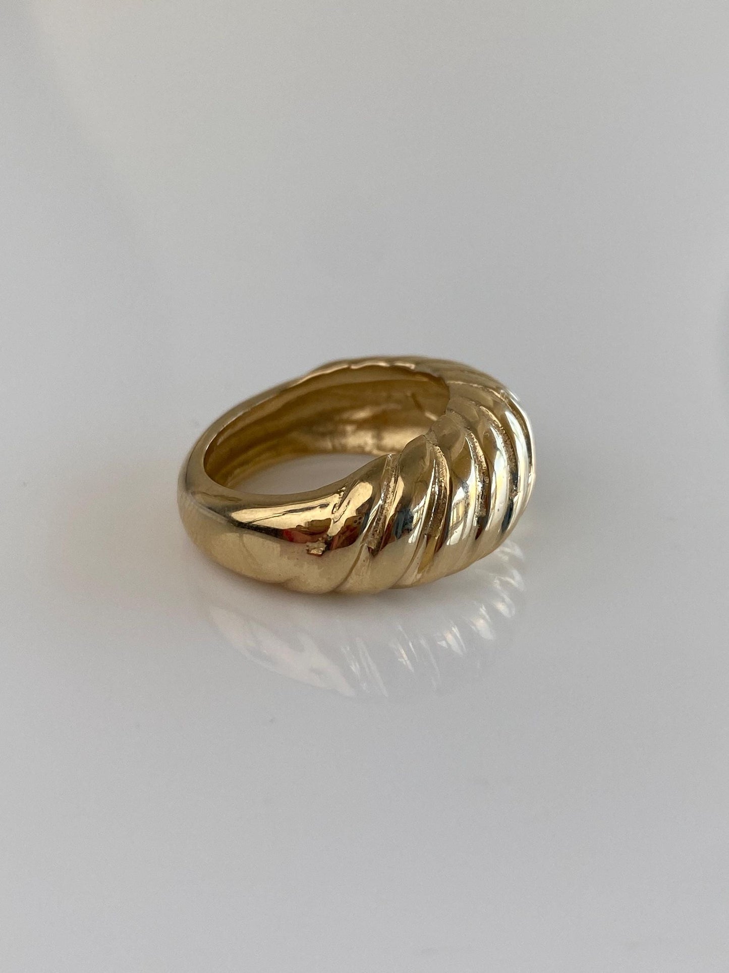 Solid 14k Yellow Gold Chunky Scalloped Ring - Size 5.5-6