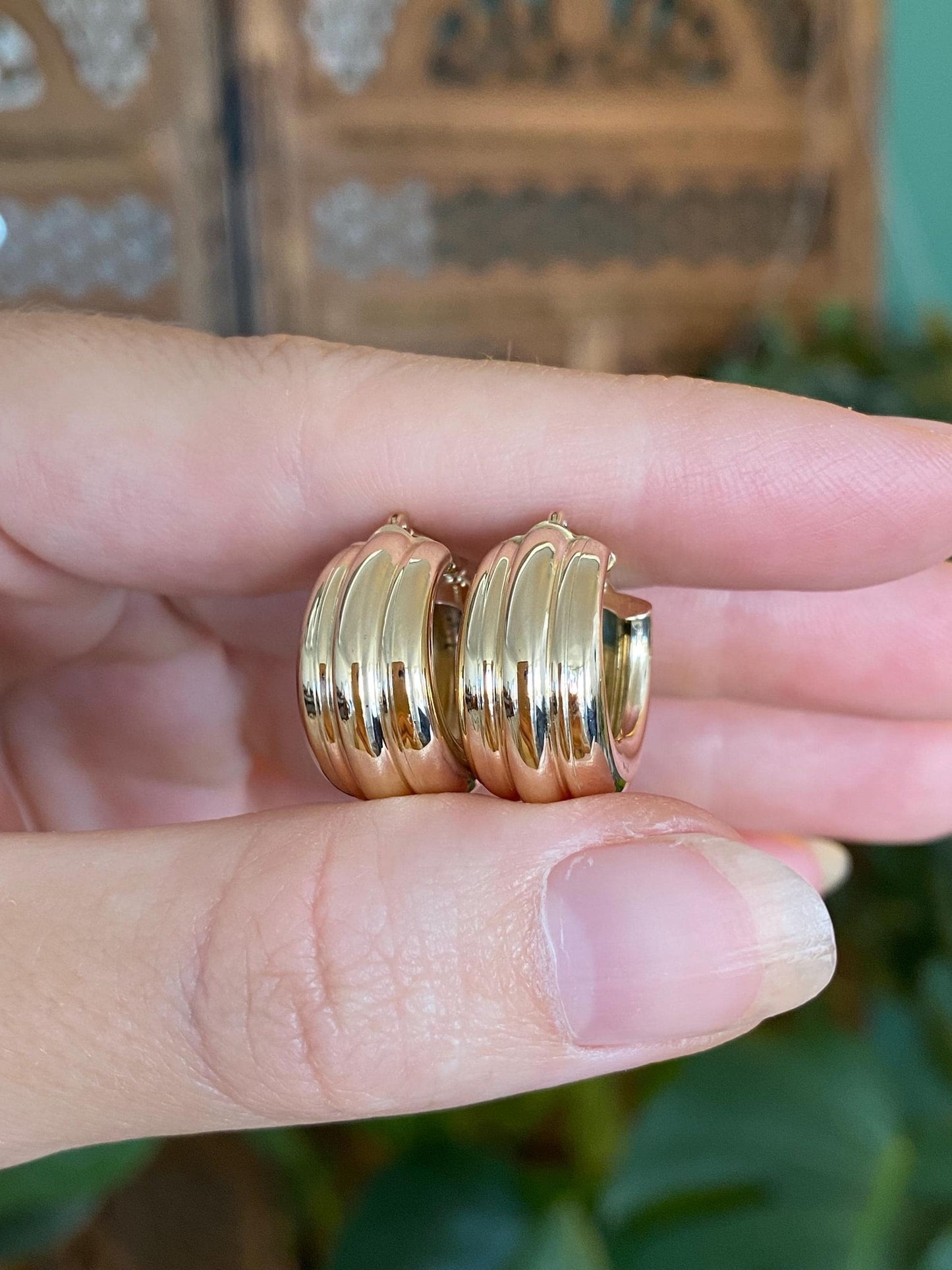 Vintage 14k Yellow Gold Chunky Lined Hoop Earrings