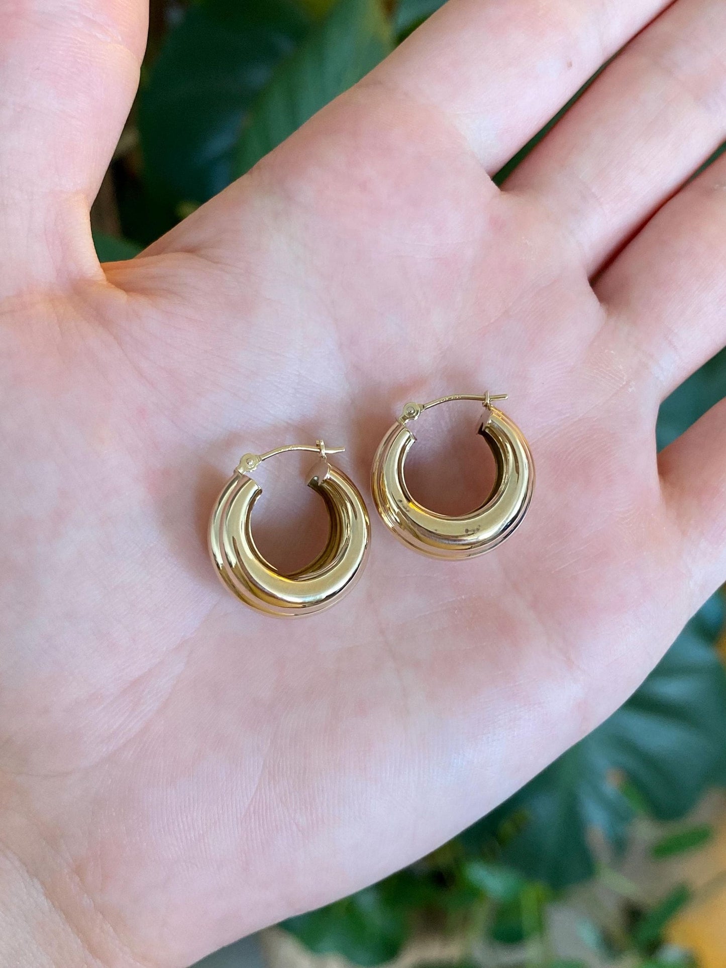 Vintage 14k Yellow Gold Chunky Lined Hoop Earrings