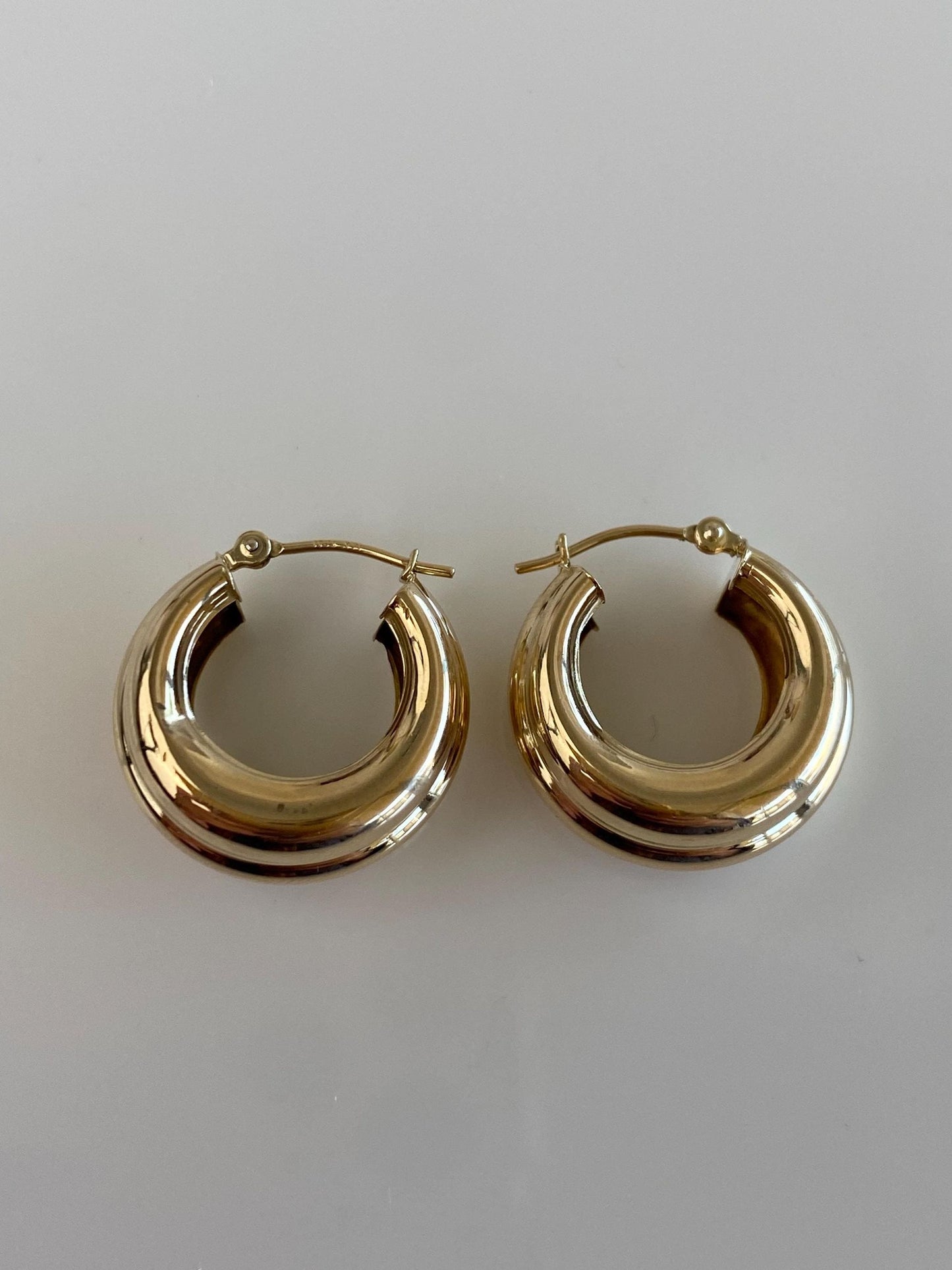 Vintage 14k Yellow Gold Chunky Lined Hoop Earrings