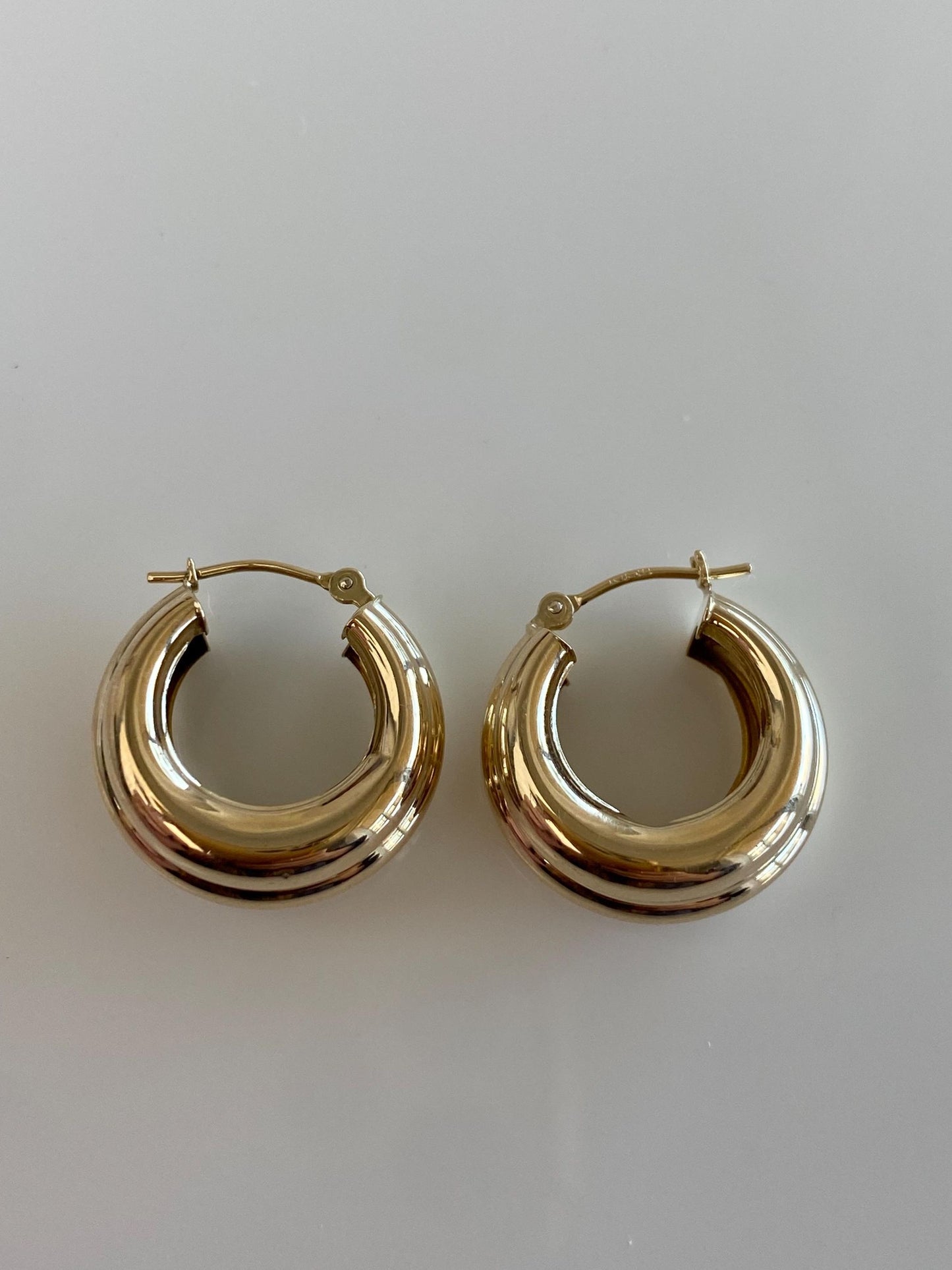 Vintage 14k Yellow Gold Chunky Lined Hoop Earrings