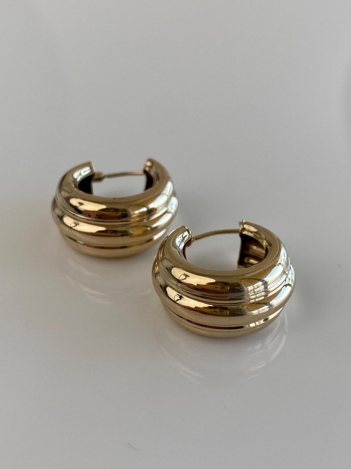 Vintage 14k Yellow Gold Chunky Lined Hoop Earrings