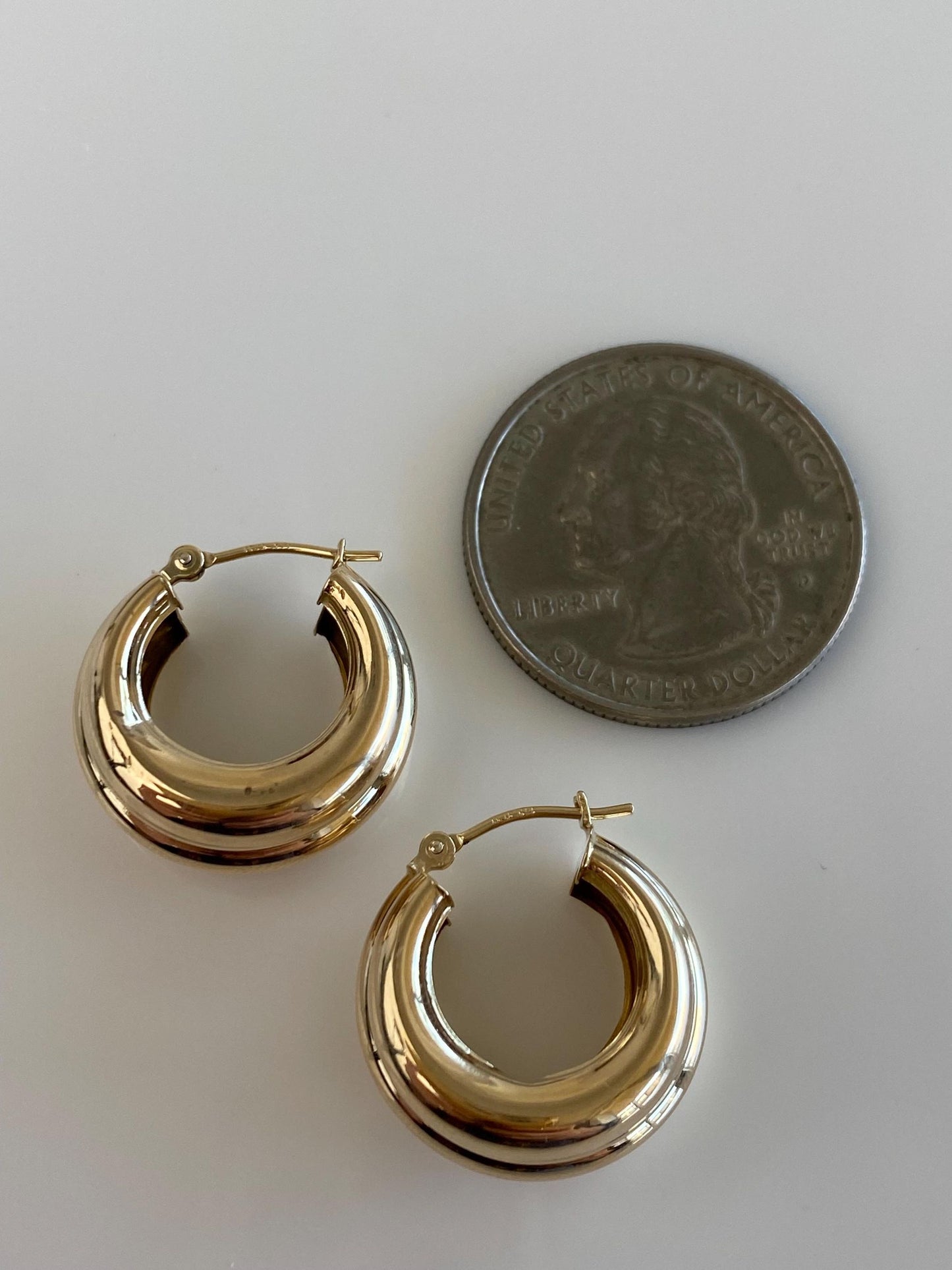 Vintage 14k Yellow Gold Chunky Lined Hoop Earrings