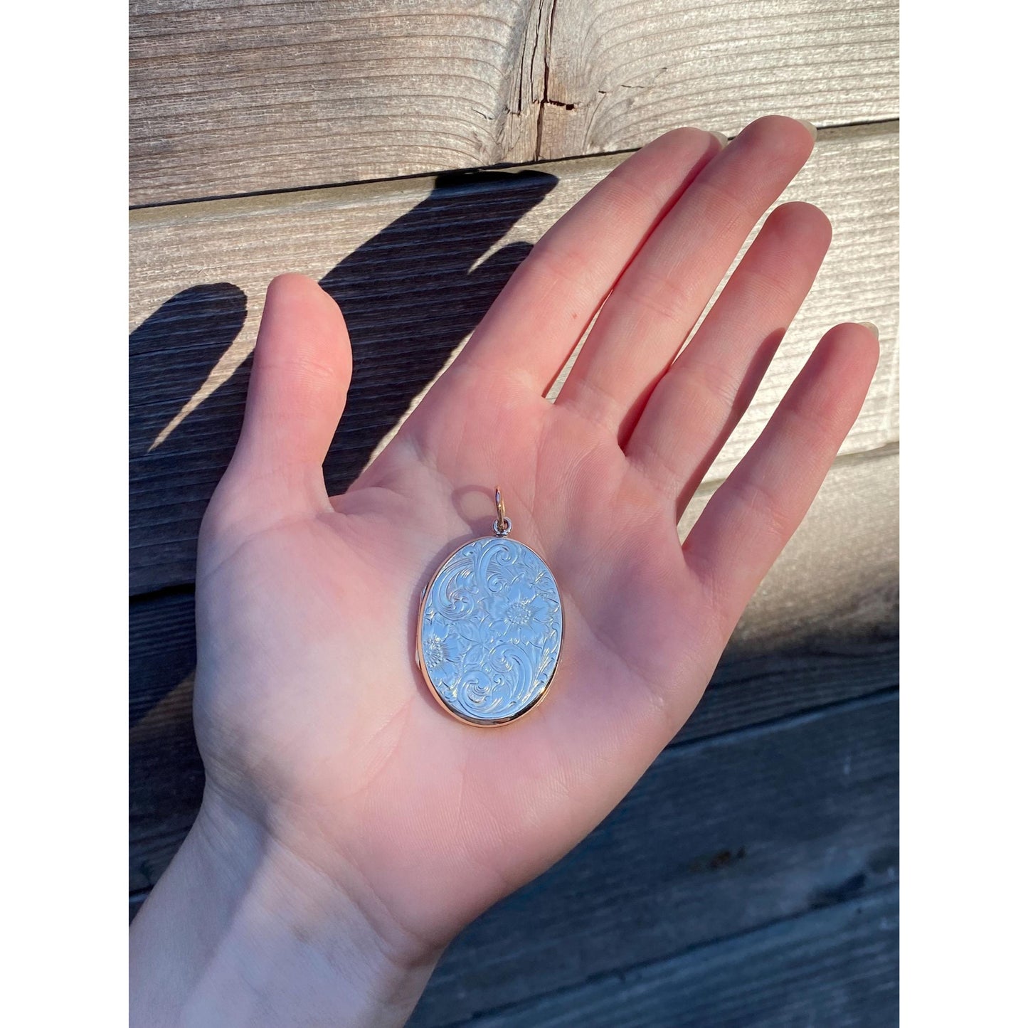 Vintage Solid 14k Yellow Gold Large Floral Engraved Locket Charm