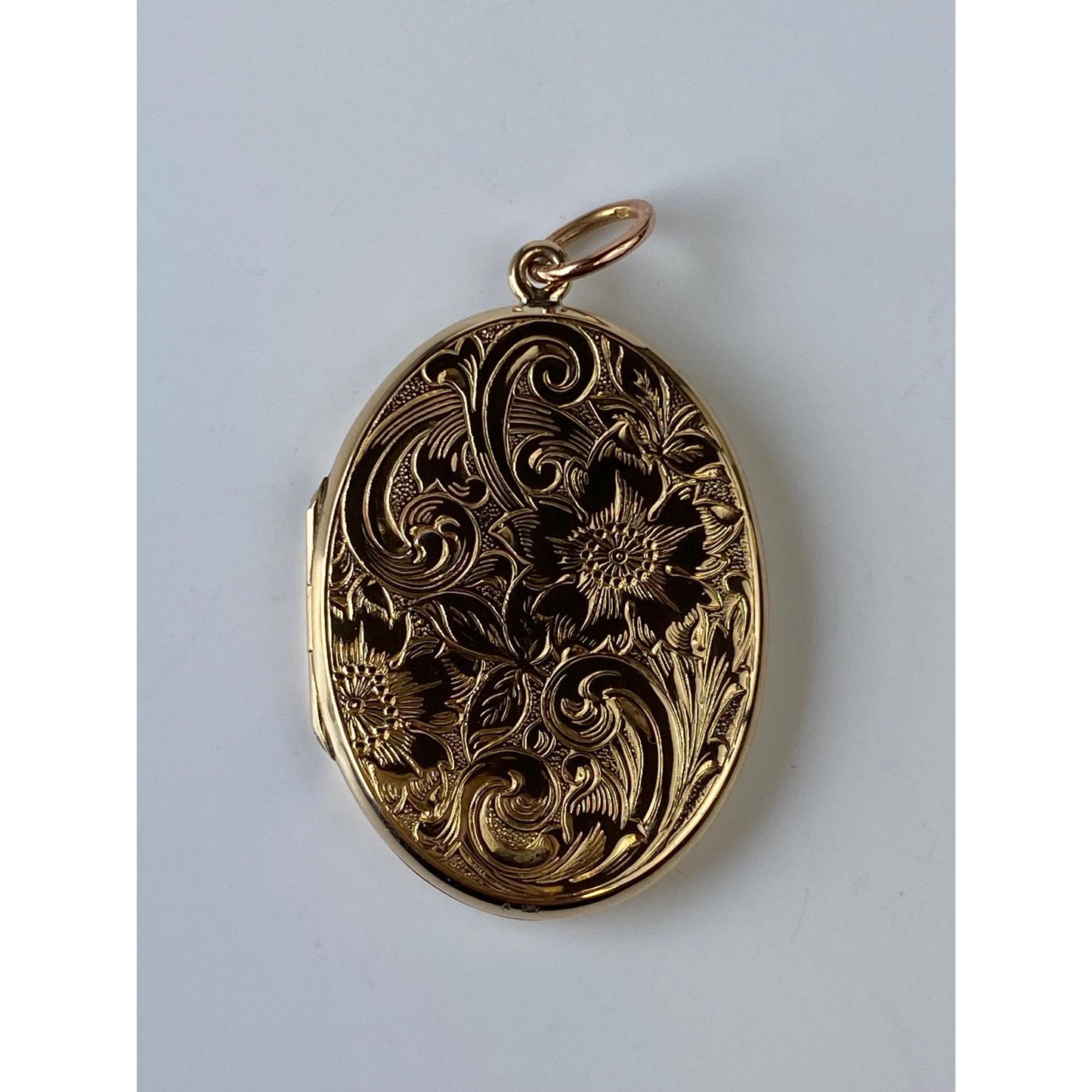 Vintage Solid 14k Yellow Gold Large Floral Engraved Locket Charm