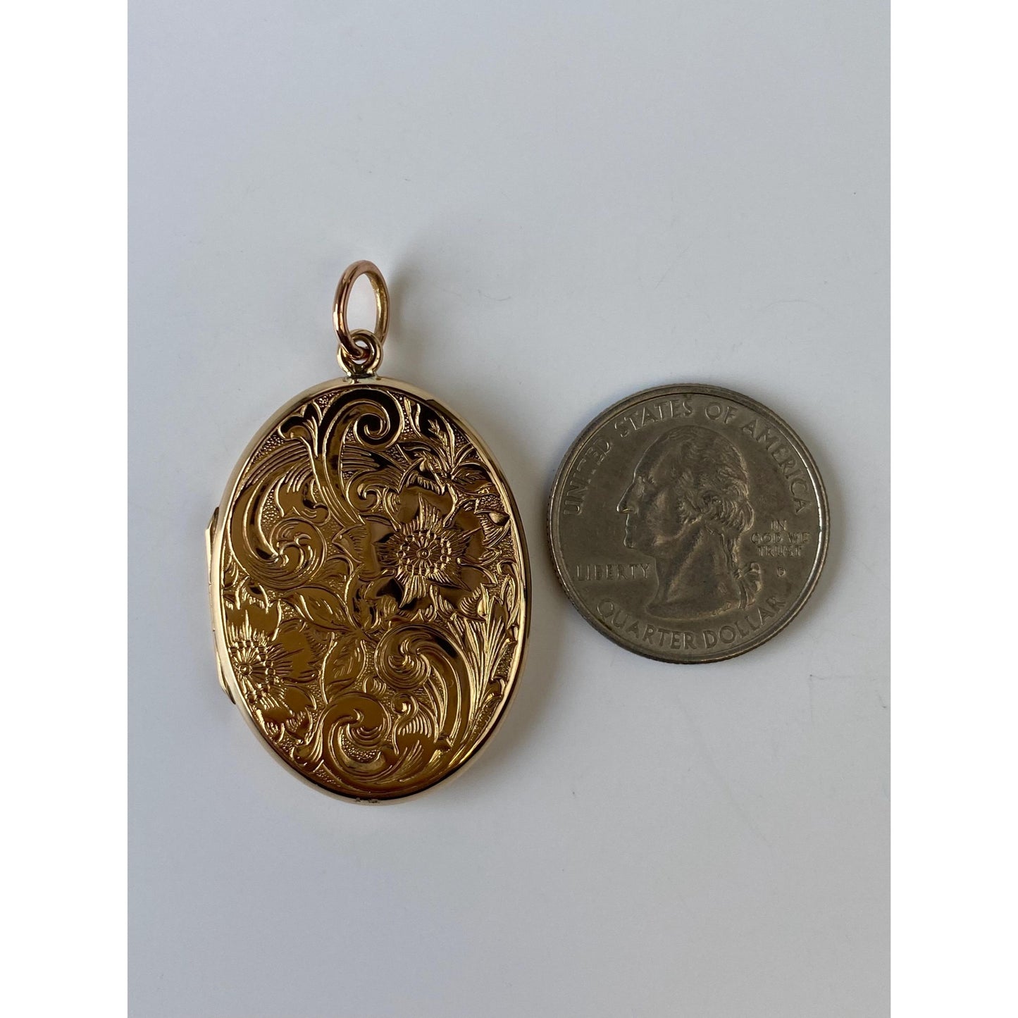 Vintage Solid 14k Yellow Gold Large Floral Engraved Locket Charm