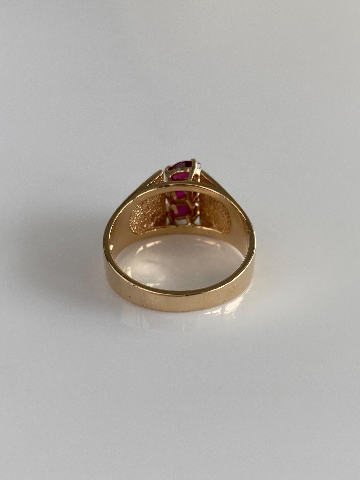 Vintage Solid 14k Yellow Gold Pink Sapphire Ring - Size 6.75