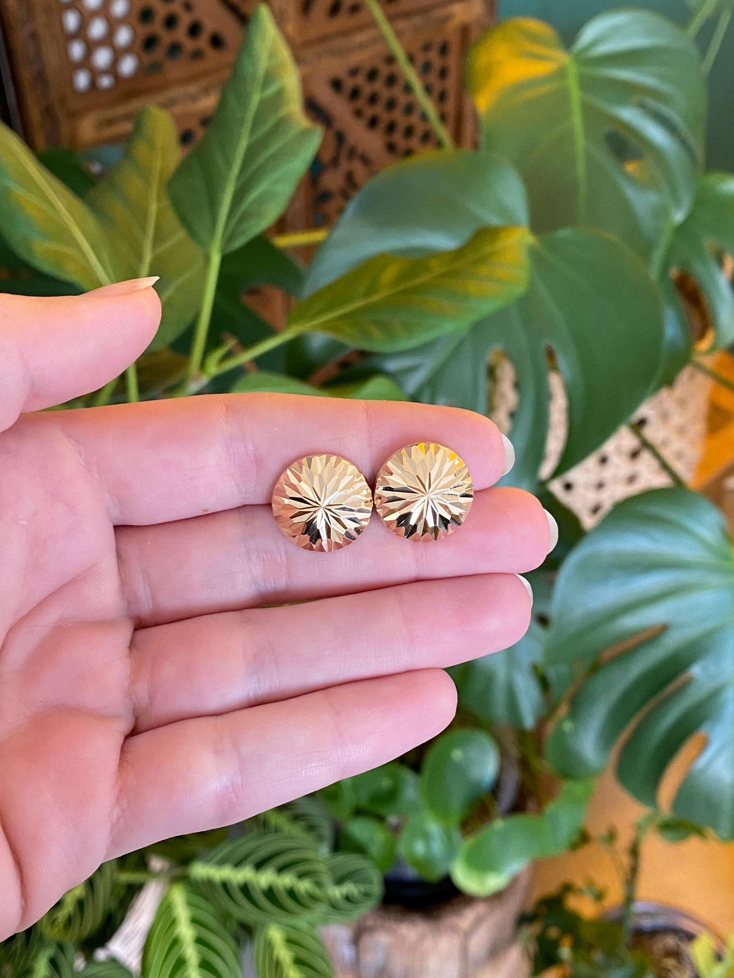Vintage Solid 14k Yellow Gold Diamond Cut Domed Stud Earrings