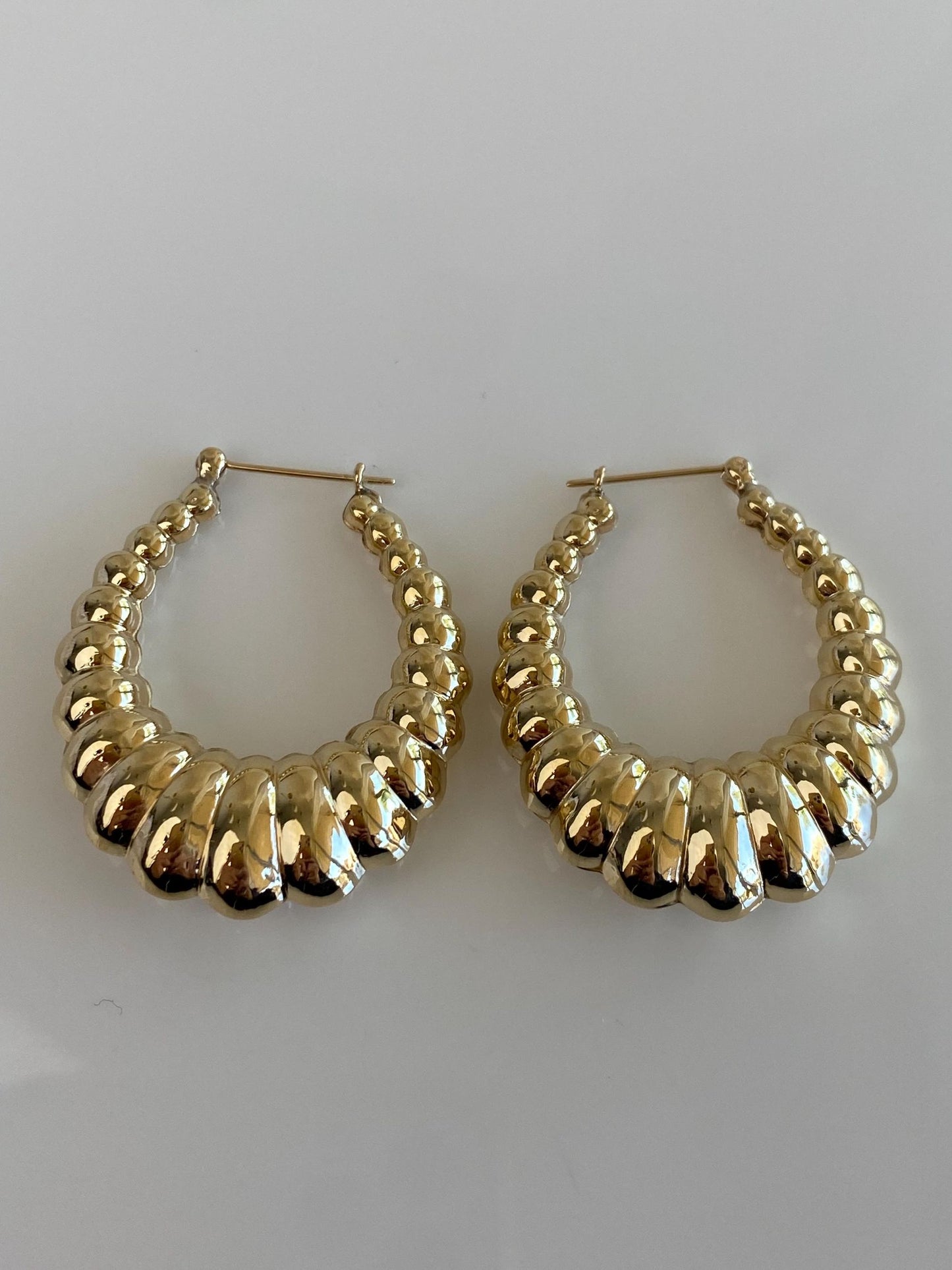 Vintage 14k Yellow Gold Chunky Scalloped Oval Hoop Earrings