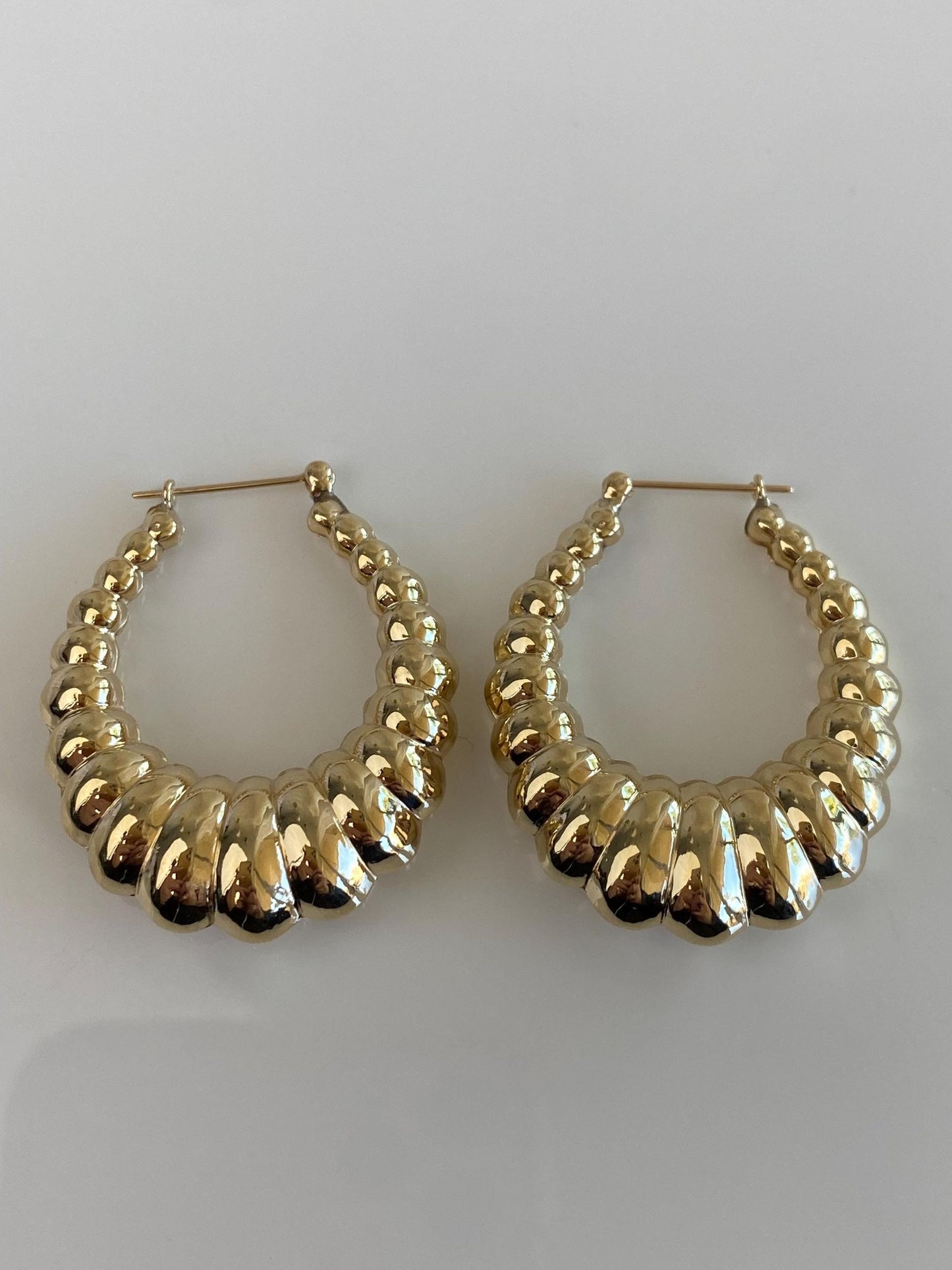 Vintage 14k Yellow Gold Chunky Scalloped Oval Hoop Earrings