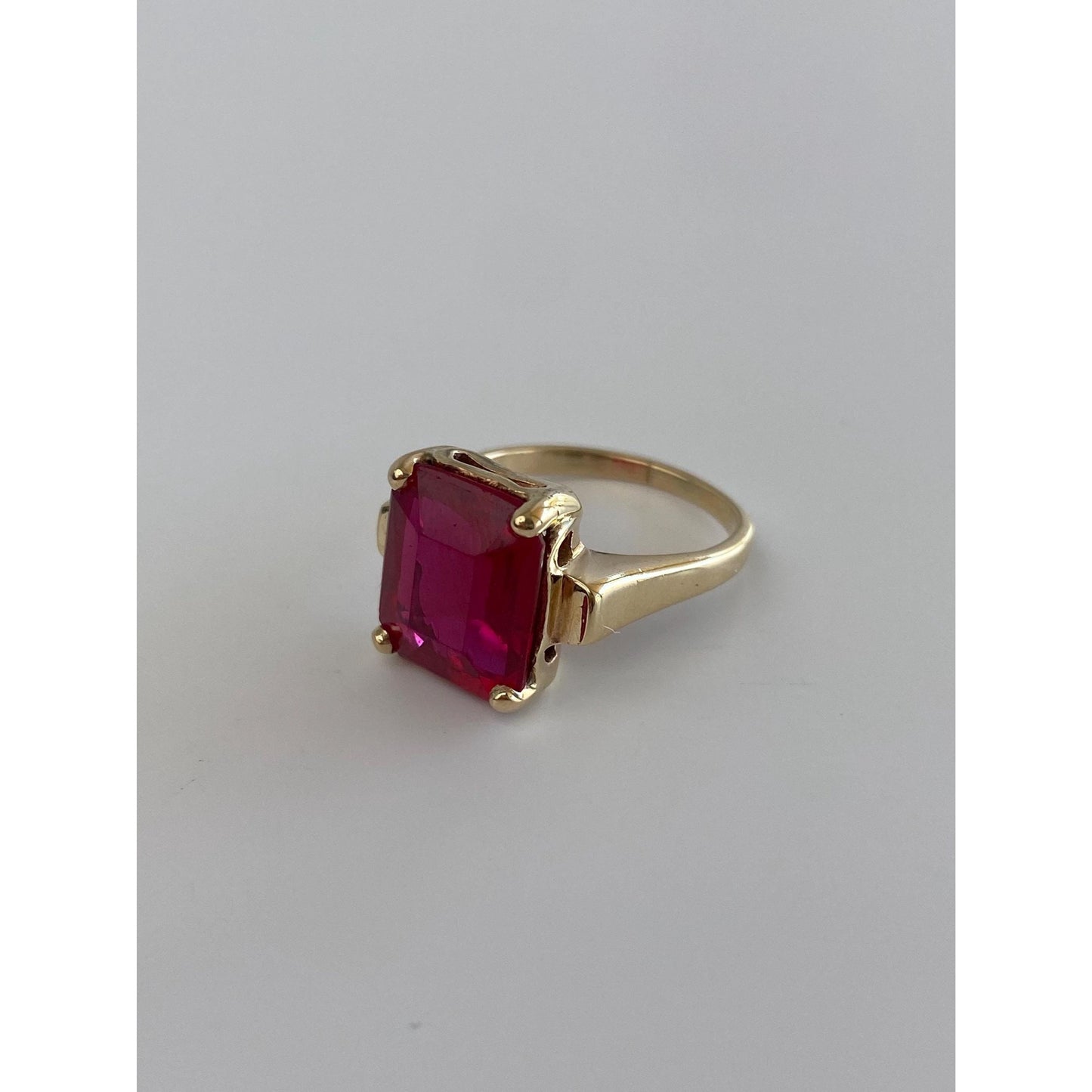 Vintage Solid 10k Yellow Gold Pink Sapphire Ring - Size 6.5