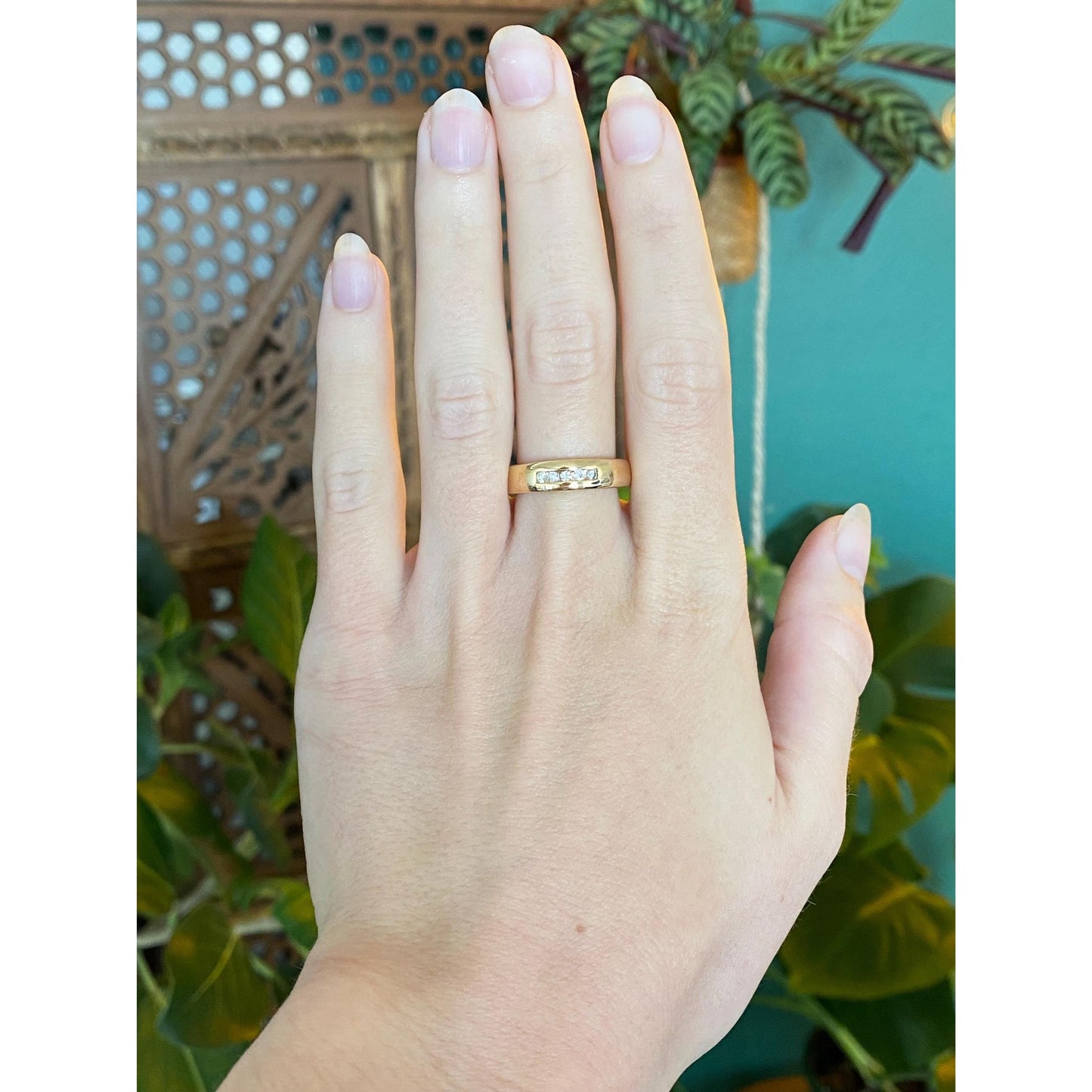 Vintage Solid 14k Yellow Gold Diamond Ring Band - Size 7.75