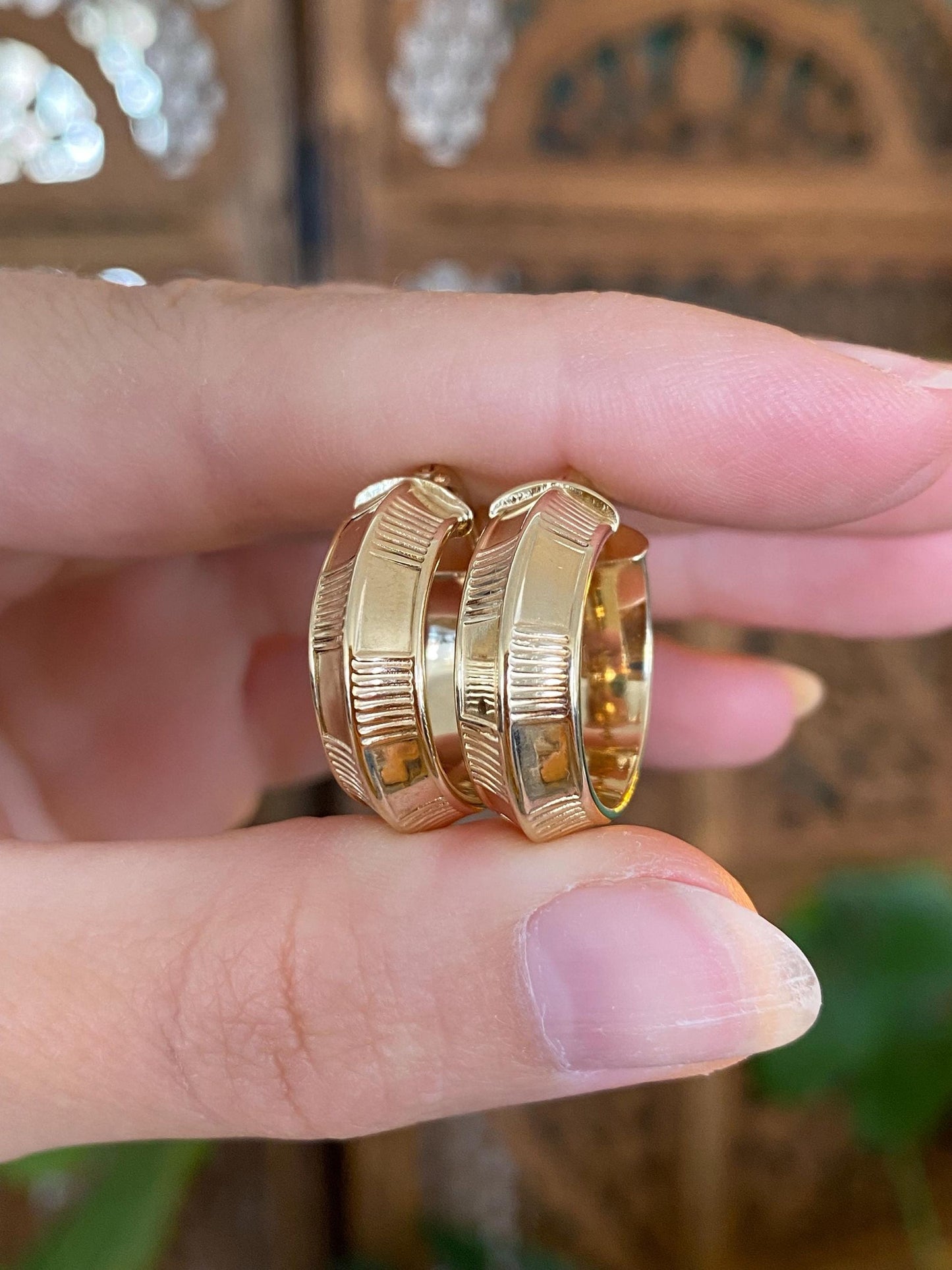 Vintage 14k Yellow Gold Design Hoop Earrings