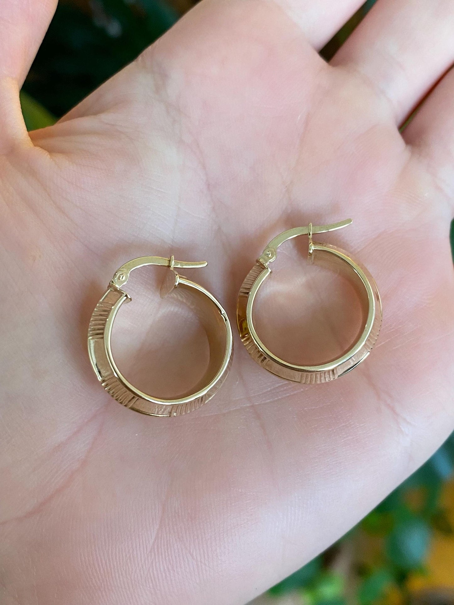 Vintage 14k Yellow Gold Design Hoop Earrings