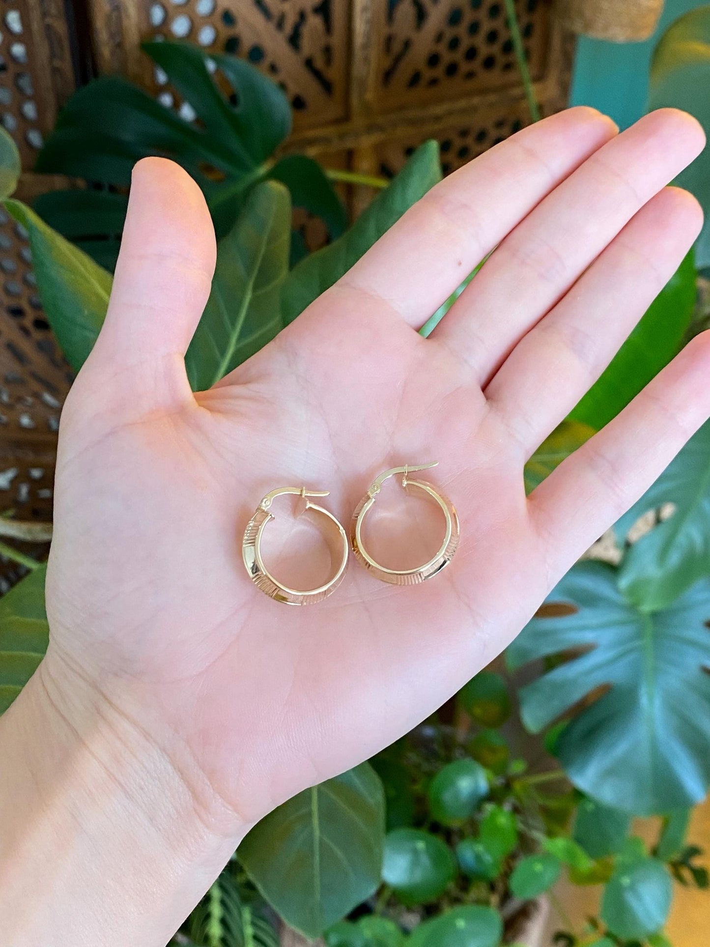 Vintage 14k Yellow Gold Design Hoop Earrings