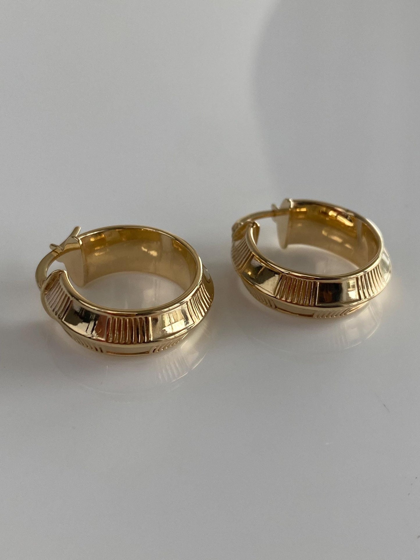 Vintage 14k Yellow Gold Design Hoop Earrings