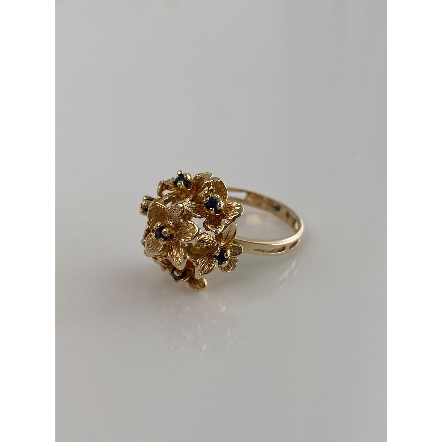 Vintage Solid 14k Yellow Gold Blue Sapphire Flower Bouquet Ring - Size 8