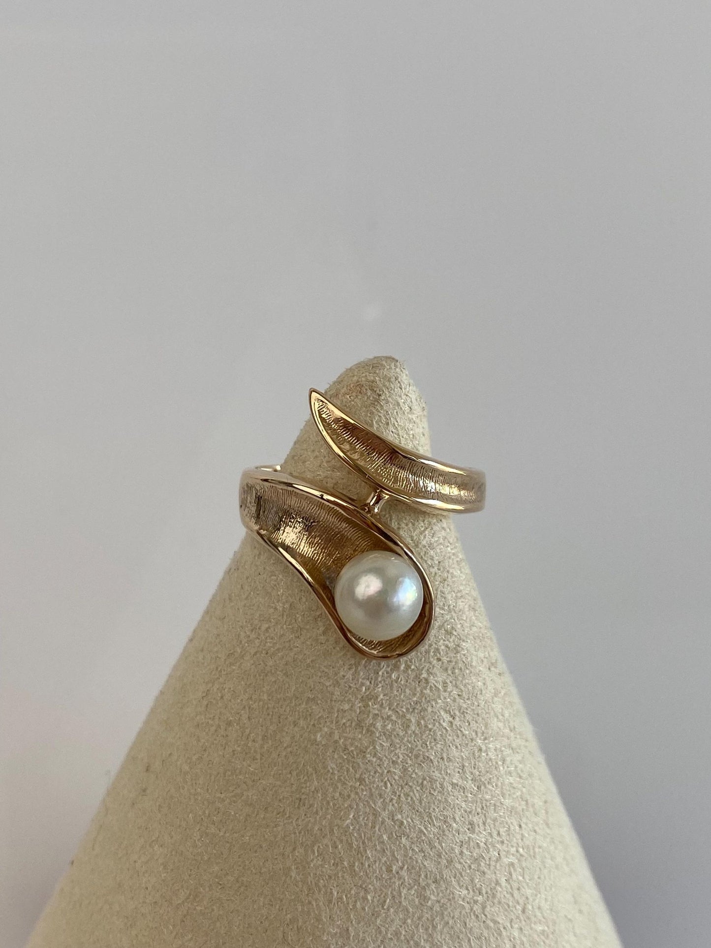 Vintage Solid 14k Yellow Gold Pearl Twist Ring - Size 5.25