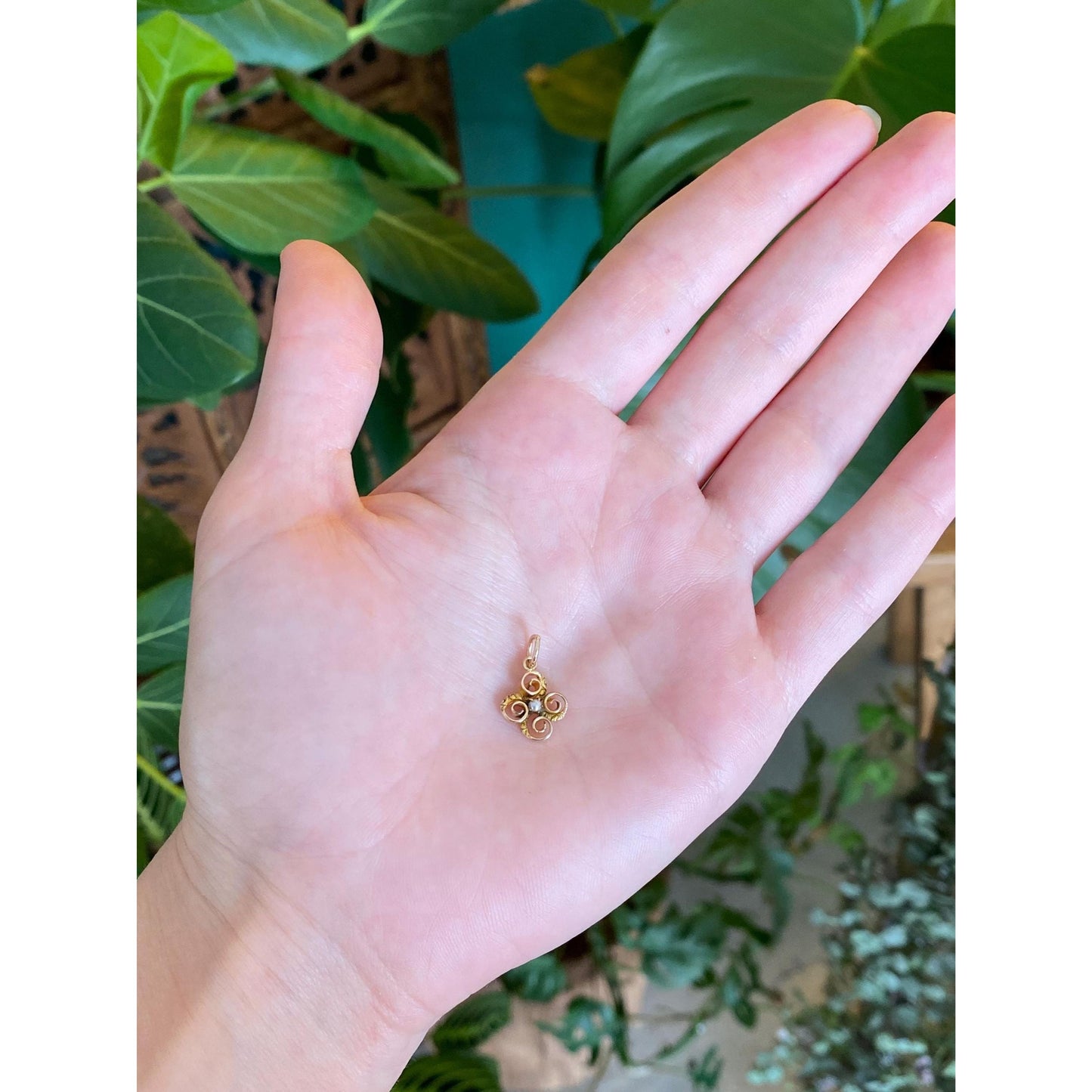 Vintage Solid 9k Yellow Gold Seed Pearl Charm
