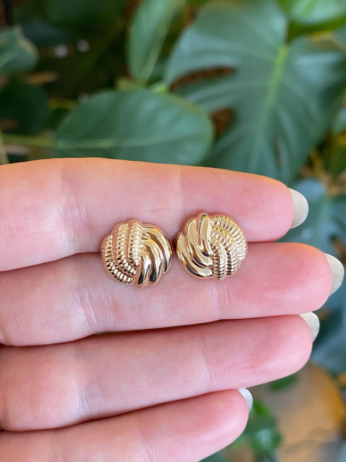 Vintage 14k Yellow Gold Embossed Domed Stud Earrings