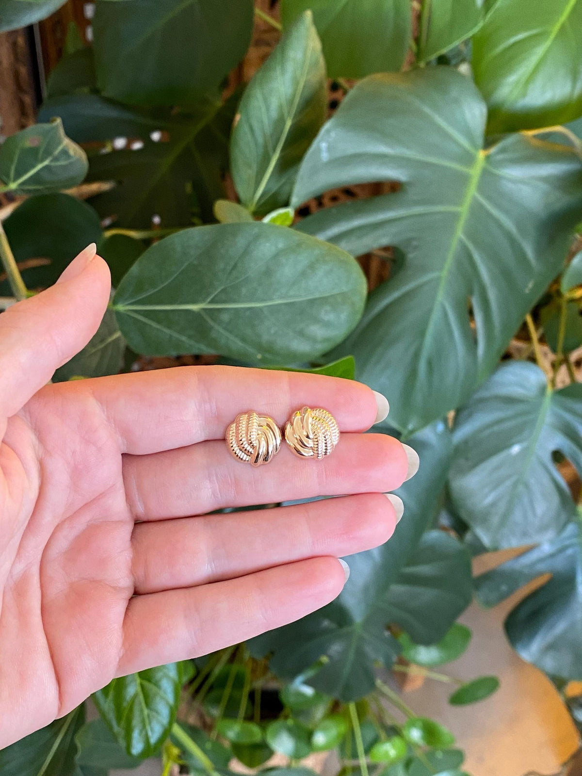 Vintage 14k Yellow Gold Embossed Domed Stud Earrings