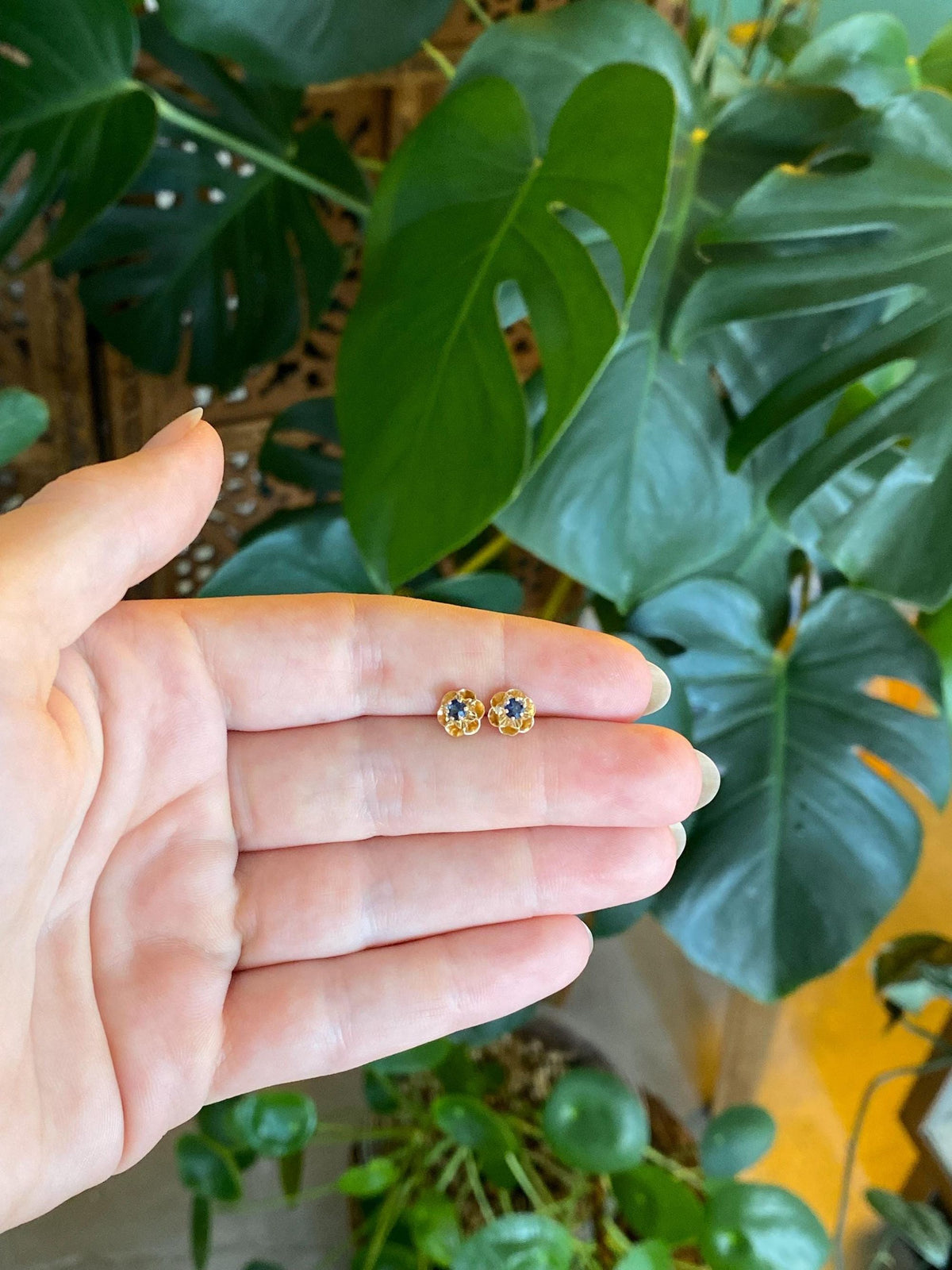 Vintage Solid 14k Yellow Gold Blue Sapphire Stud Earrings