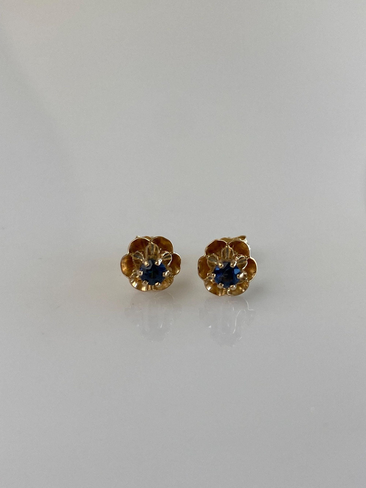 Vintage Solid 14k Yellow Gold Blue Sapphire Stud Earrings
