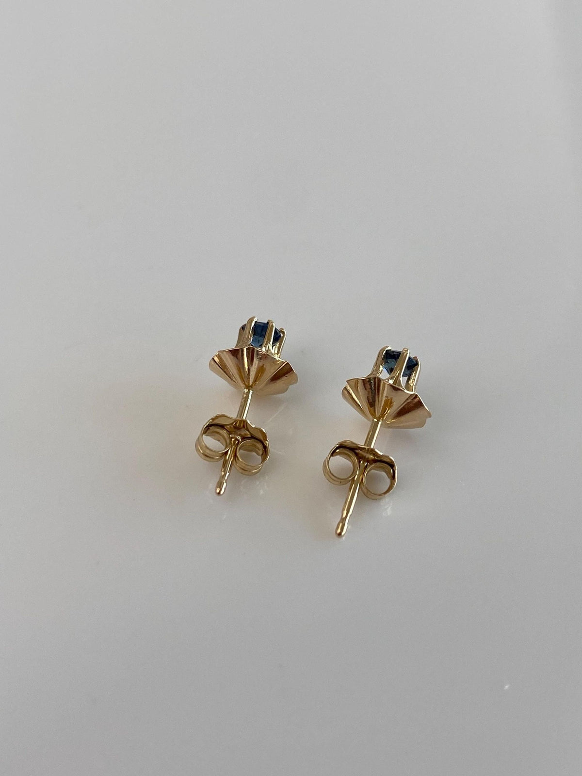 Vintage Solid 14k Yellow Gold Blue Sapphire Stud Earrings