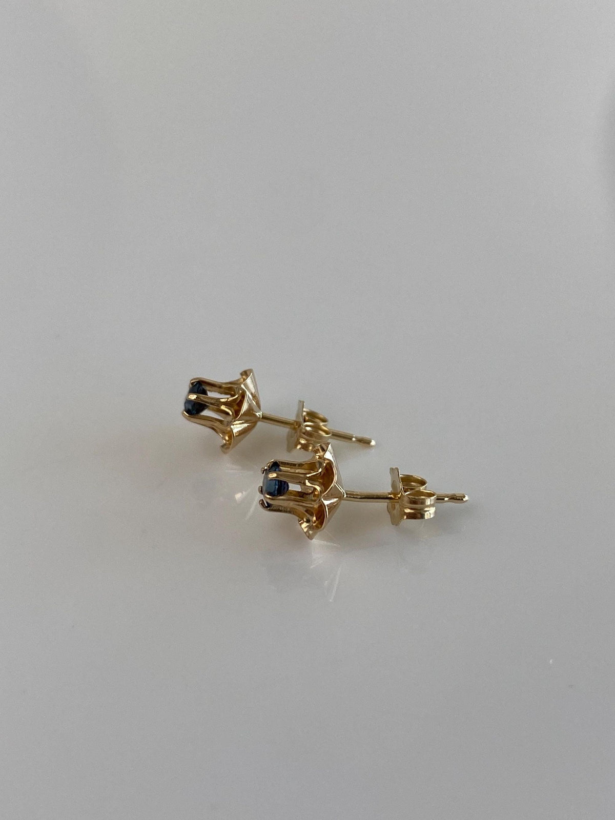 Vintage Solid 14k Yellow Gold Blue Sapphire Stud Earrings