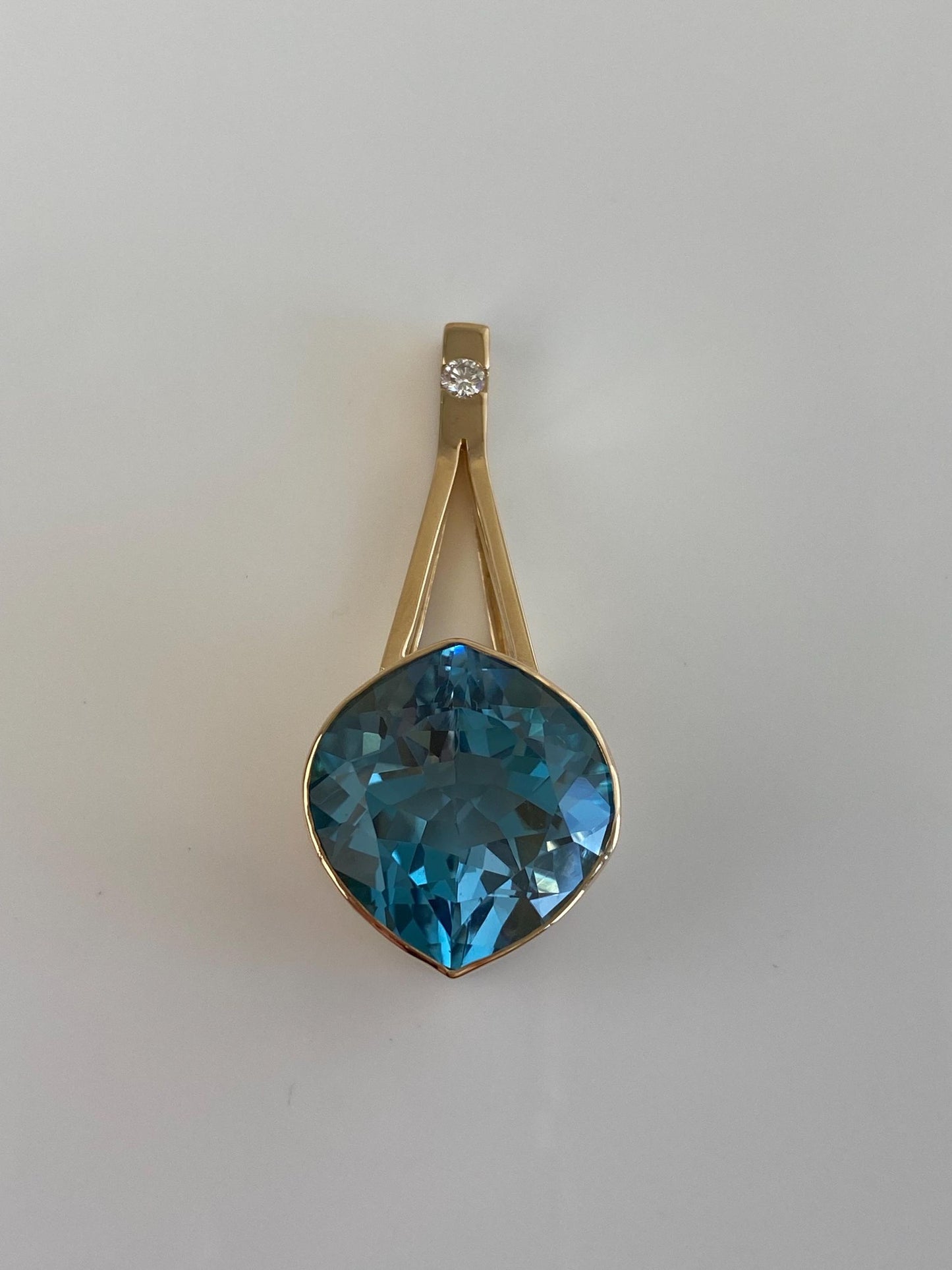 Vintage Solid 14k Yellow Gold Diamond Topaz Charm