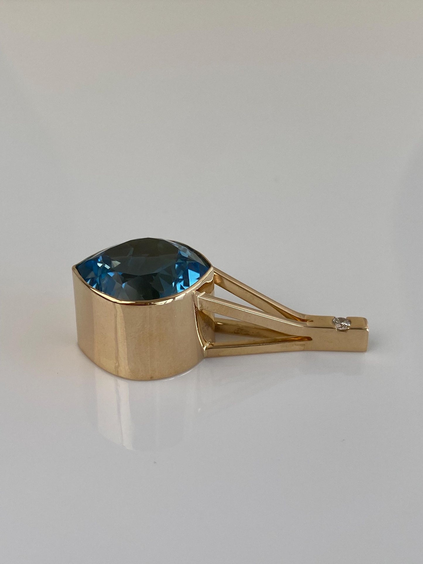 Vintage Solid 14k Yellow Gold Diamond Topaz Charm