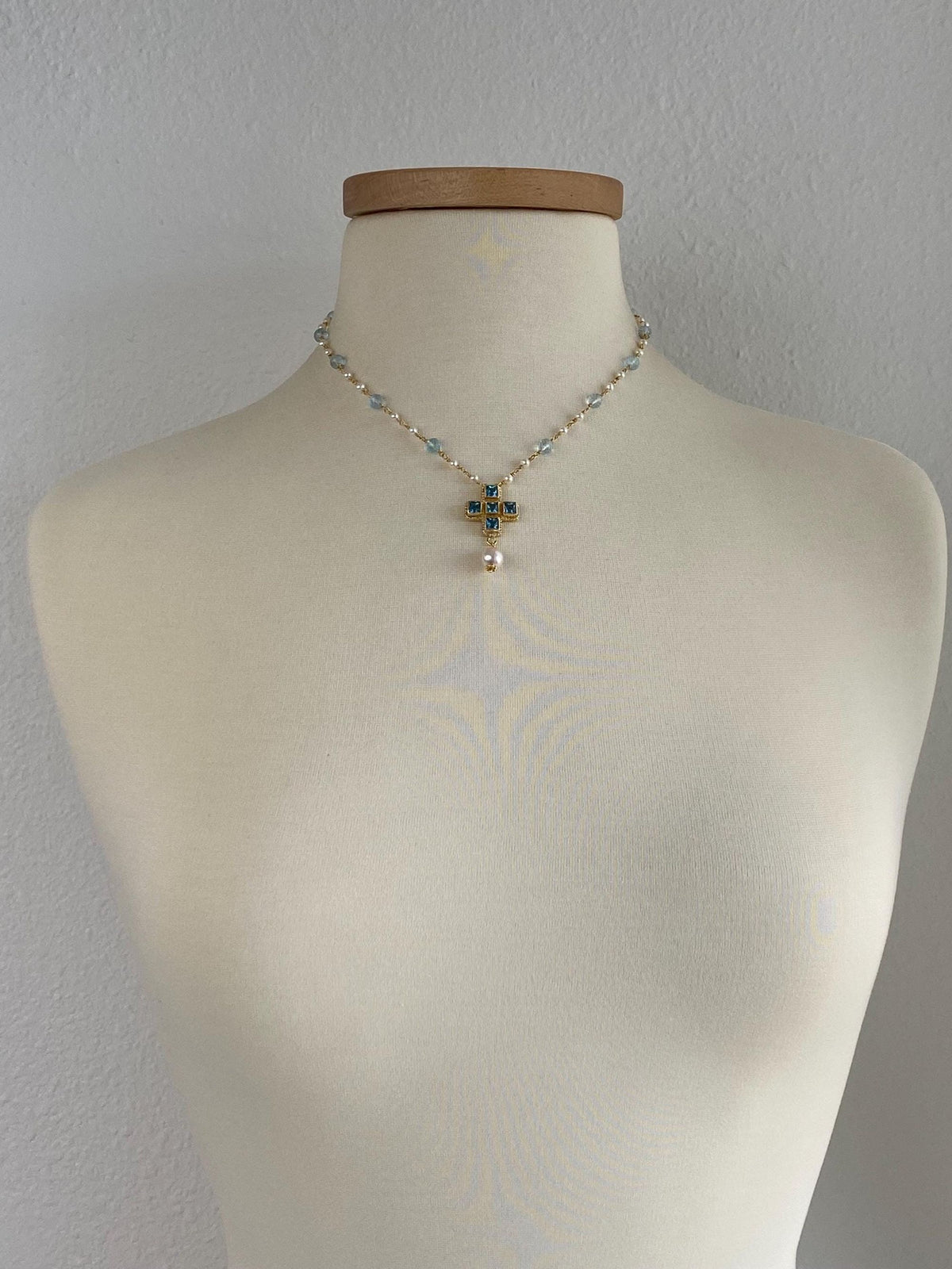 Vintage Solid 18k Yellow Gold Topaz Engraved Cross Faceted Topaz Beads Pearls Link Necklace - 17.5 inches