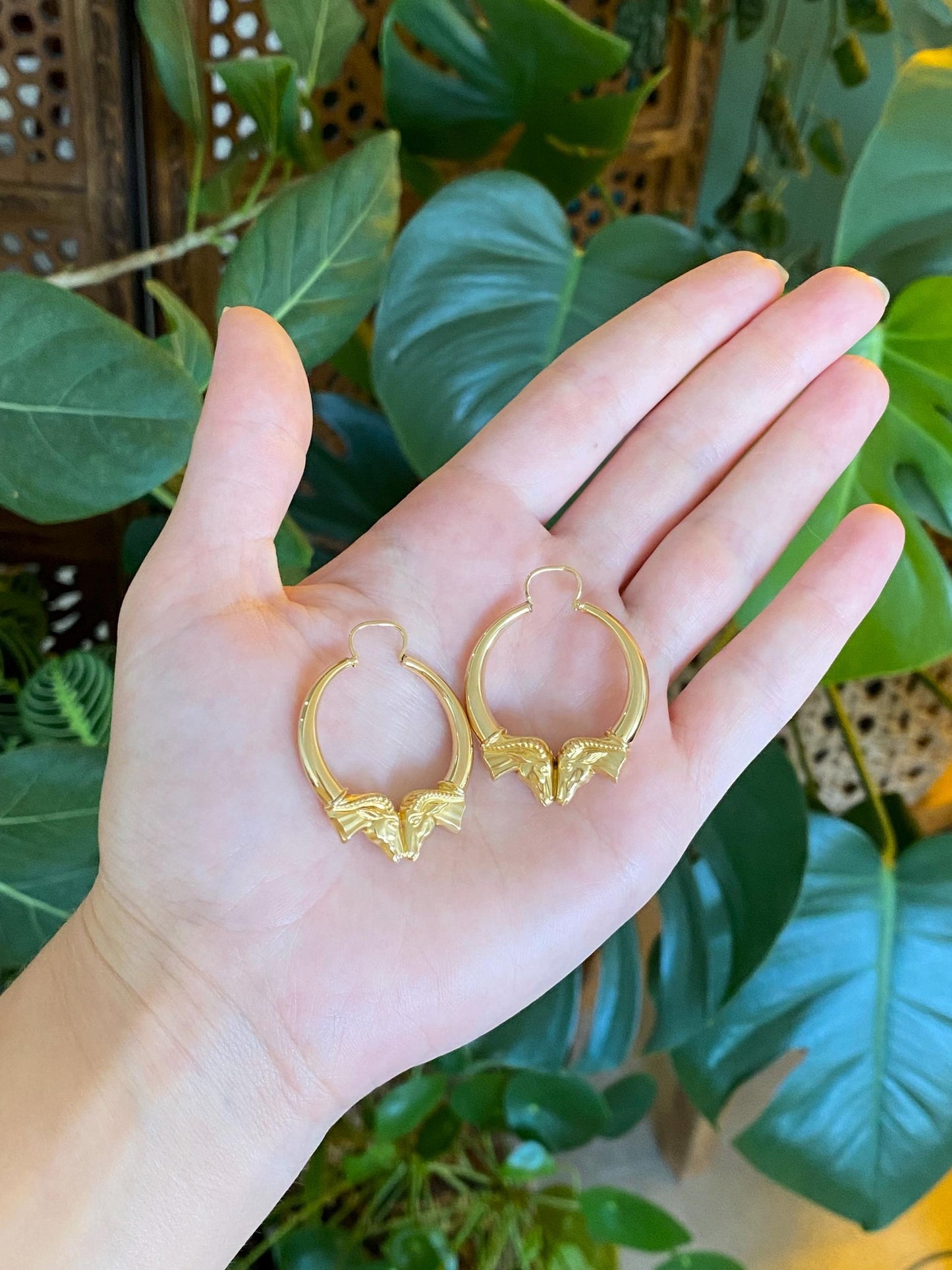 Vintage 19k Yellow Gold Antelope Ram Hoop Earrings