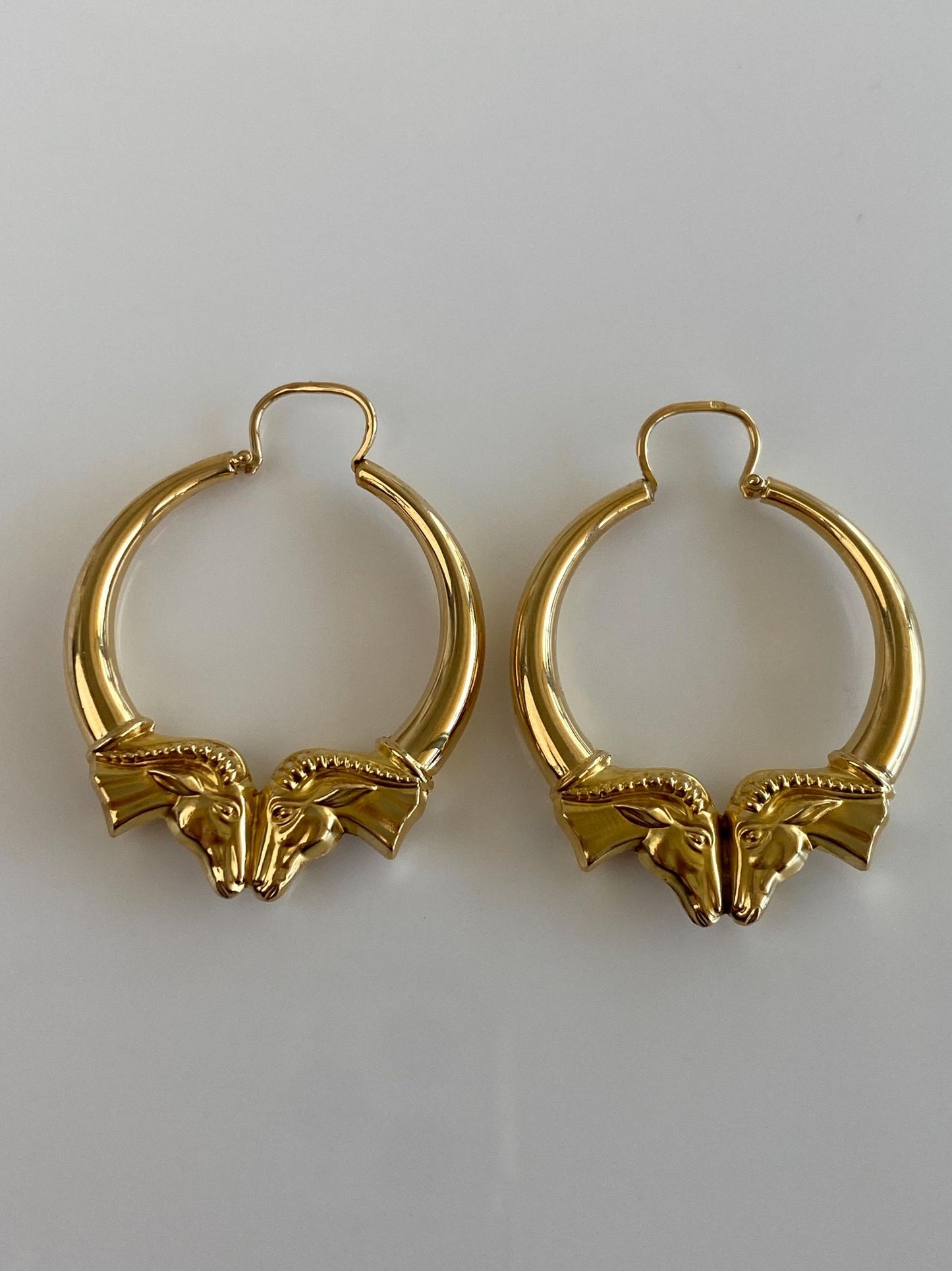 Vintage 19k Yellow Gold Antelope Ram Hoop Earrings