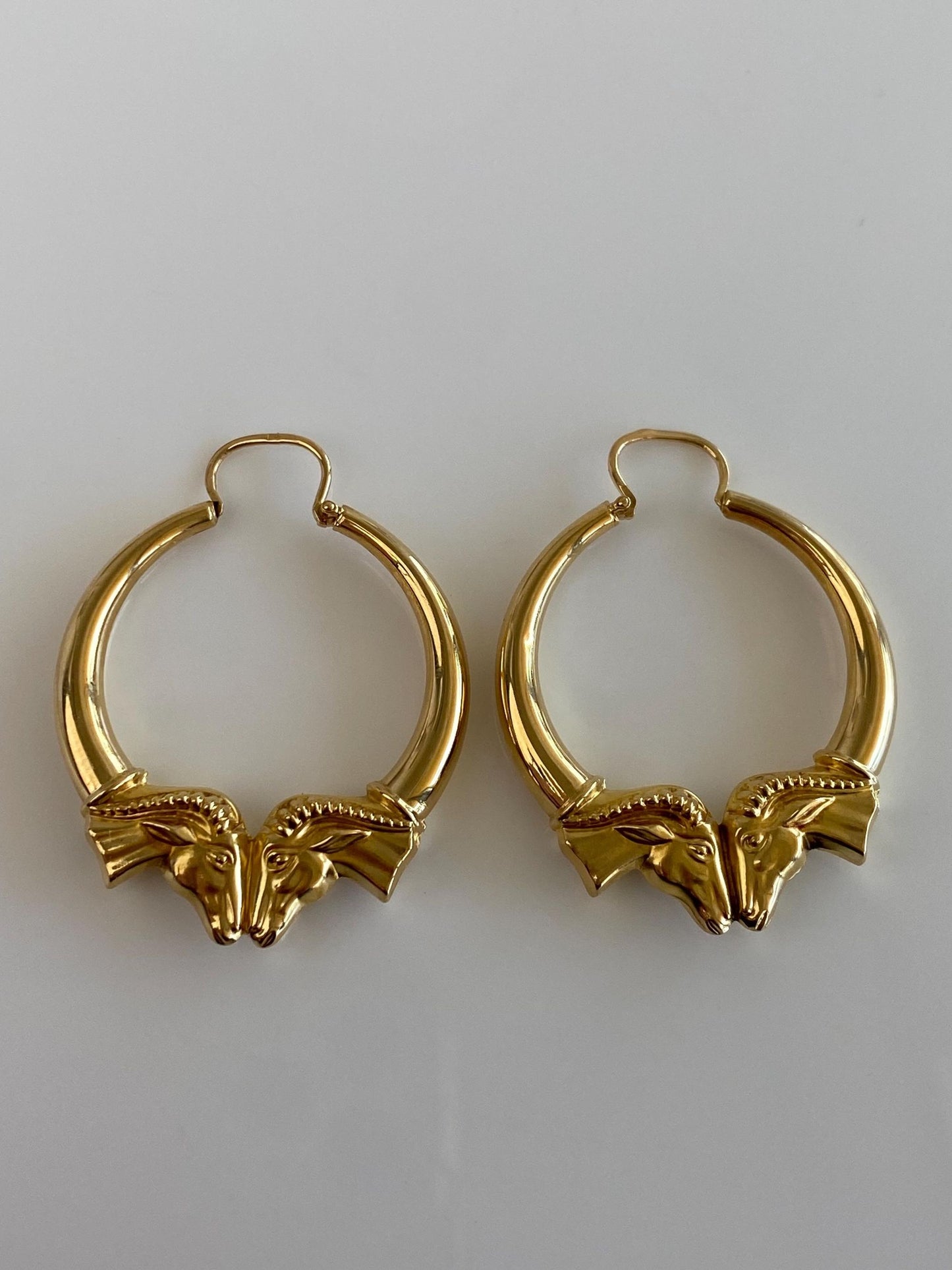 Vintage 19k Yellow Gold Antelope Ram Hoop Earrings