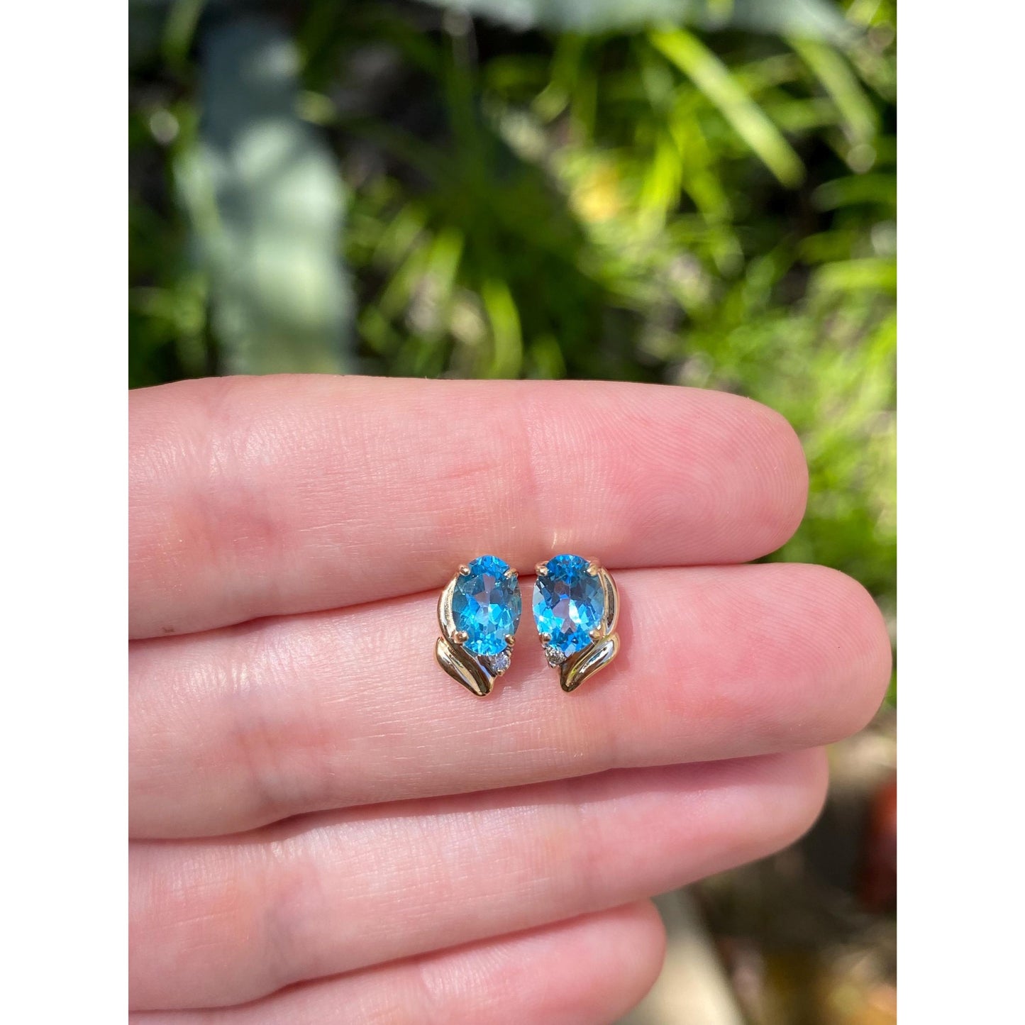 Vintage Solid 14k Yellow Gold Diamond Topaz Stud Earrings